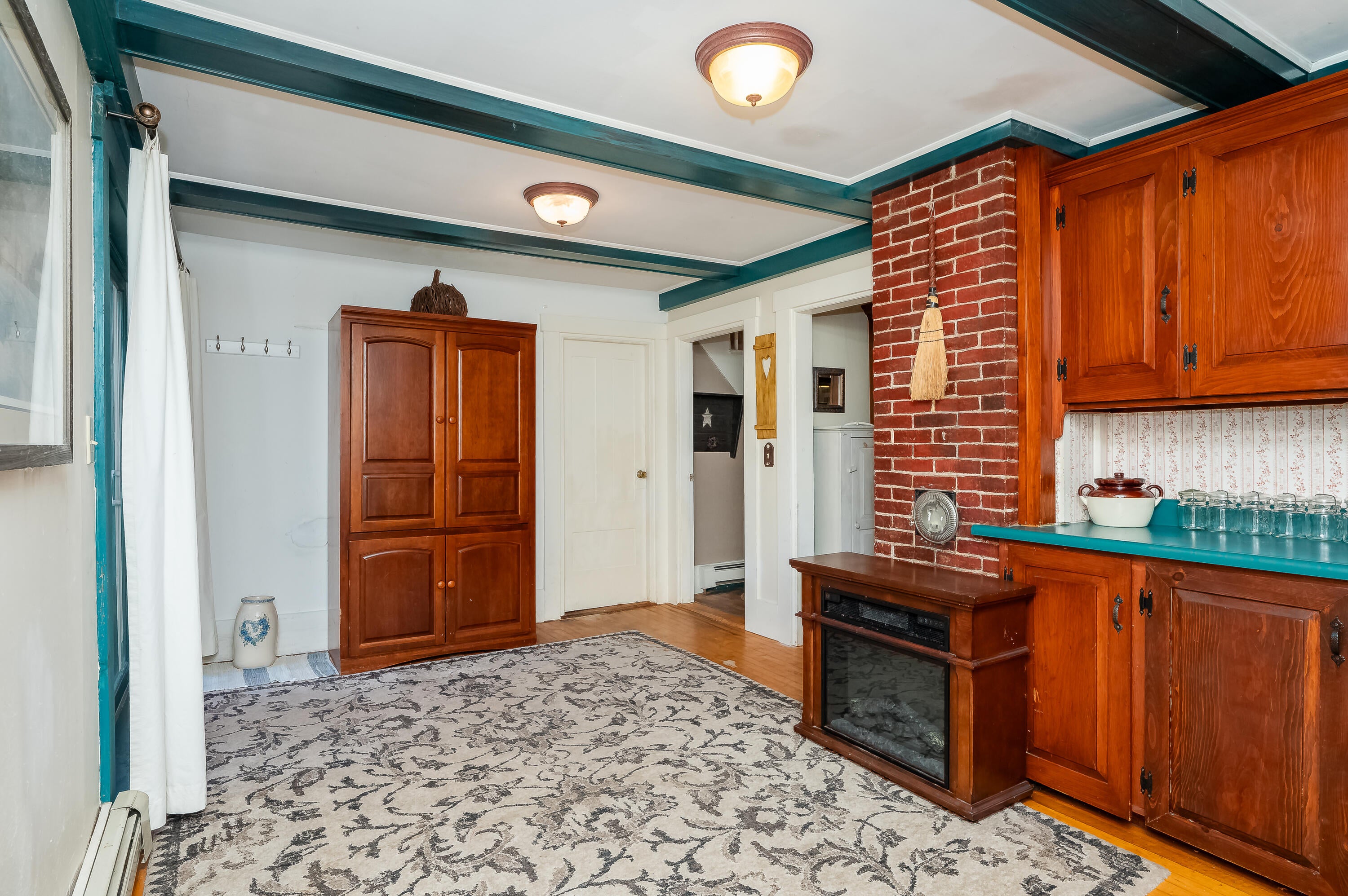 North Berwick, Maine, 03906, United States, 4 Bedrooms Bedrooms, ,2 BathroomsBathrooms,Residential,For Sale,1921414
