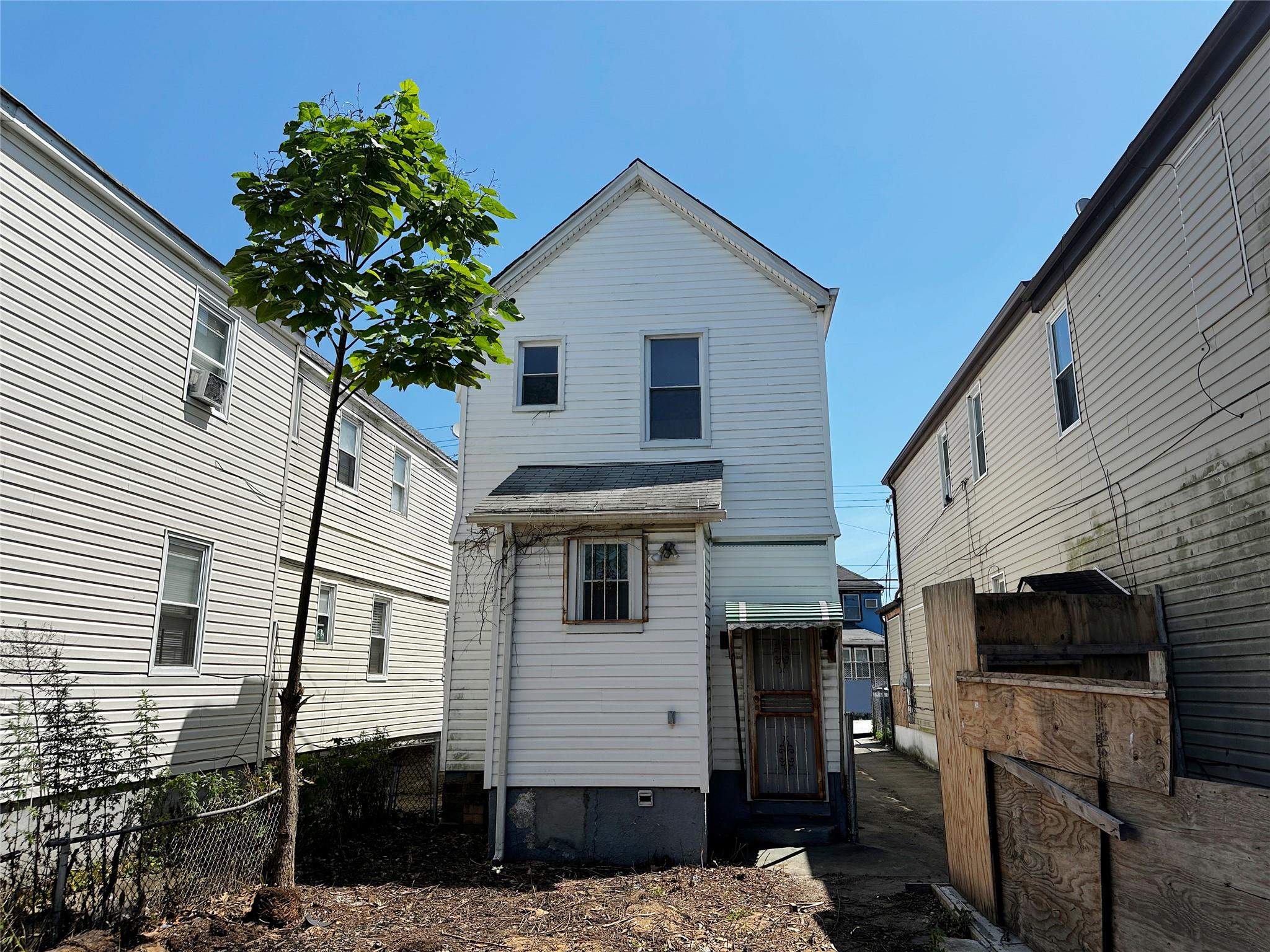 Jamaica, New York, 11433, United States, 3 Bedrooms Bedrooms, ,2 BathroomsBathrooms,Residential,For Sale,1883672