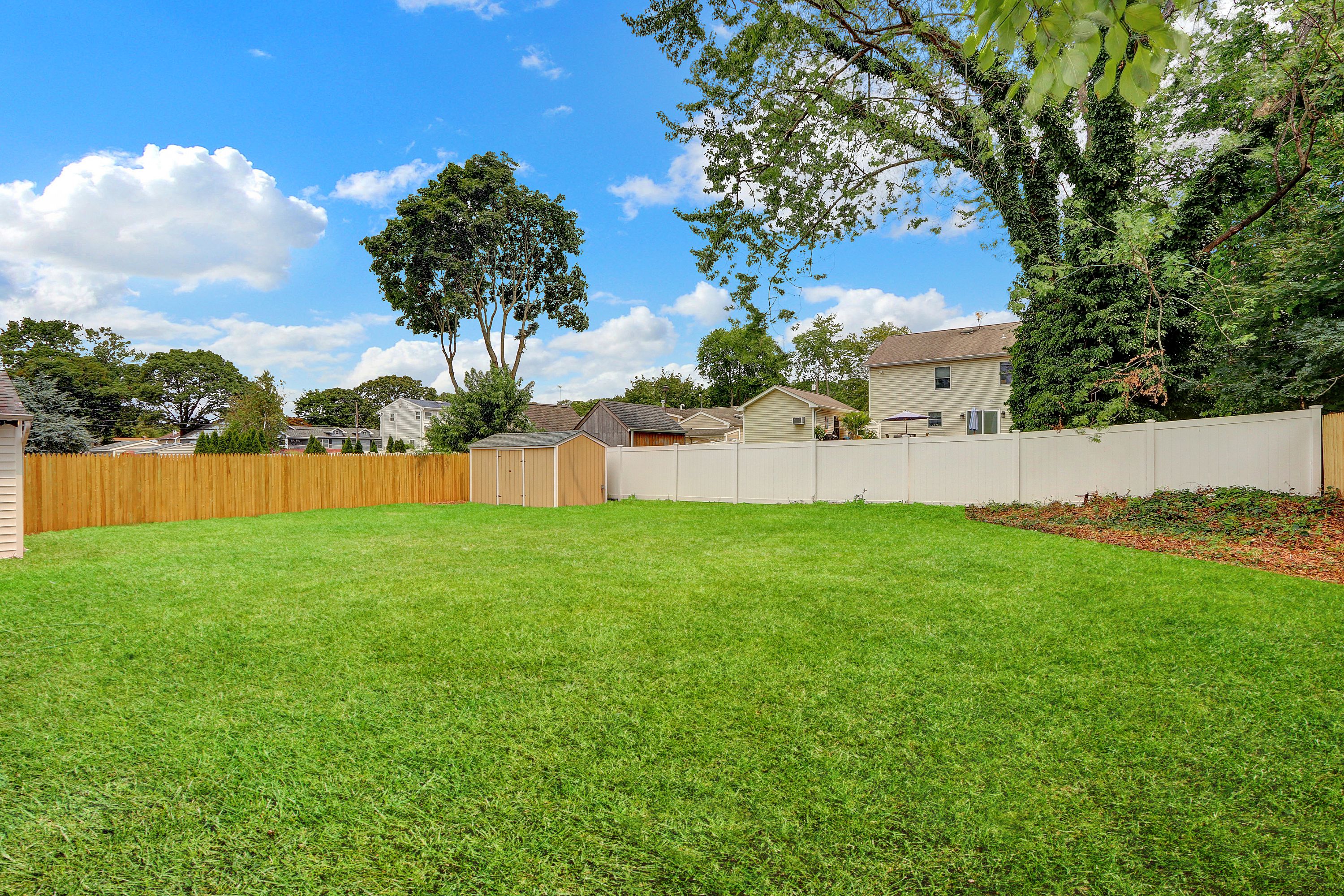 West Islip, New York, 11795, United States, 3 Bedrooms Bedrooms, ,2 BathroomsBathrooms,Residential,For Sale,1920311