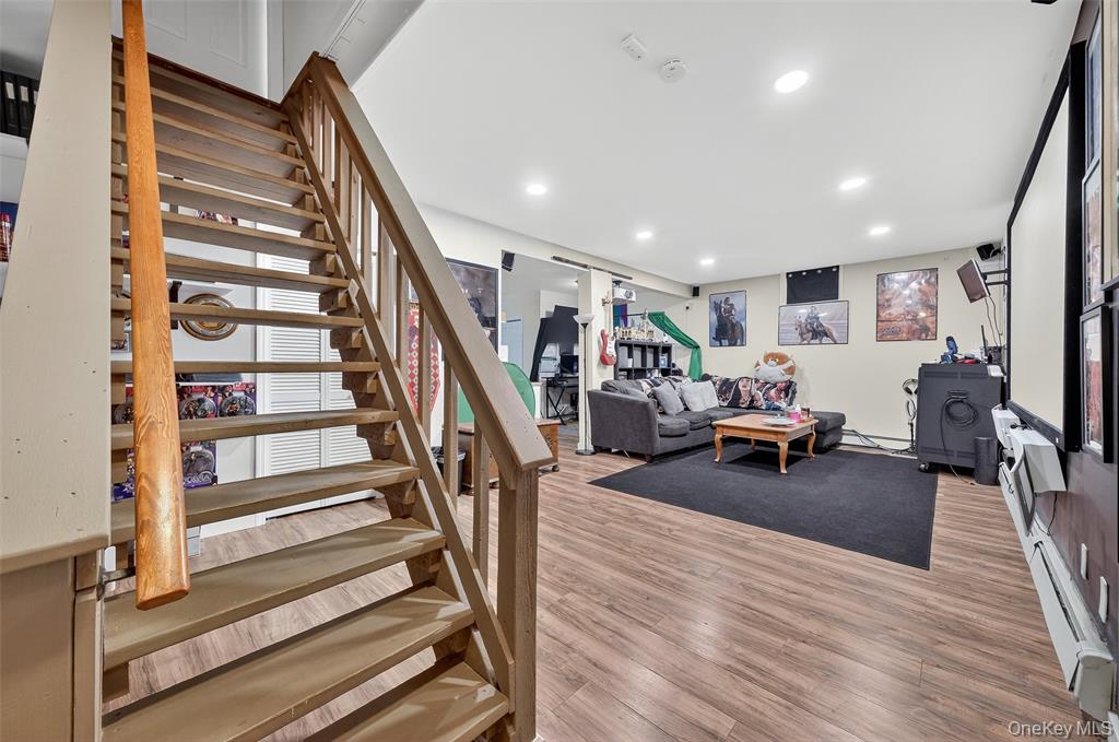 New Windsor, New York, 12553, United States, 4 Bedrooms Bedrooms, ,2 BathroomsBathrooms,Residential,For Sale,1977430