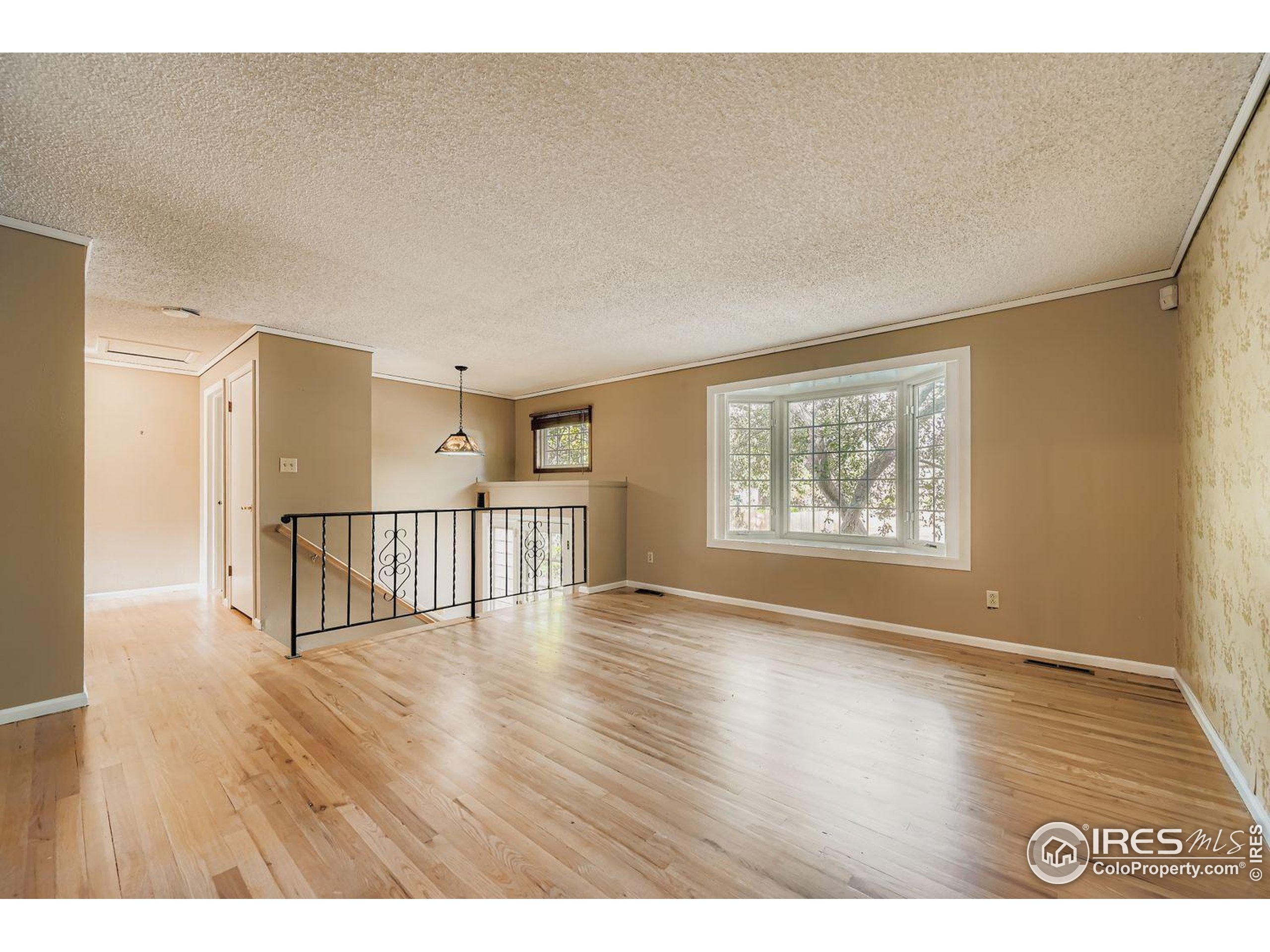 Longmont, Colorado, 80501, United States, 4 Bedrooms Bedrooms, ,2 BathroomsBathrooms,Residential,For Sale,1994687