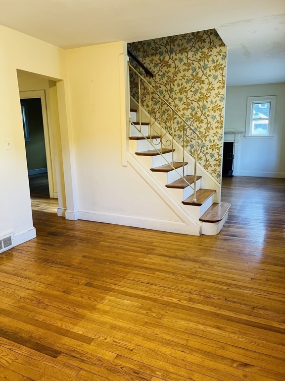 Framingham, Massachusetts, 01702, United States, 4 Bedrooms Bedrooms, ,2 BathroomsBathrooms,Residential,For Sale,1967080