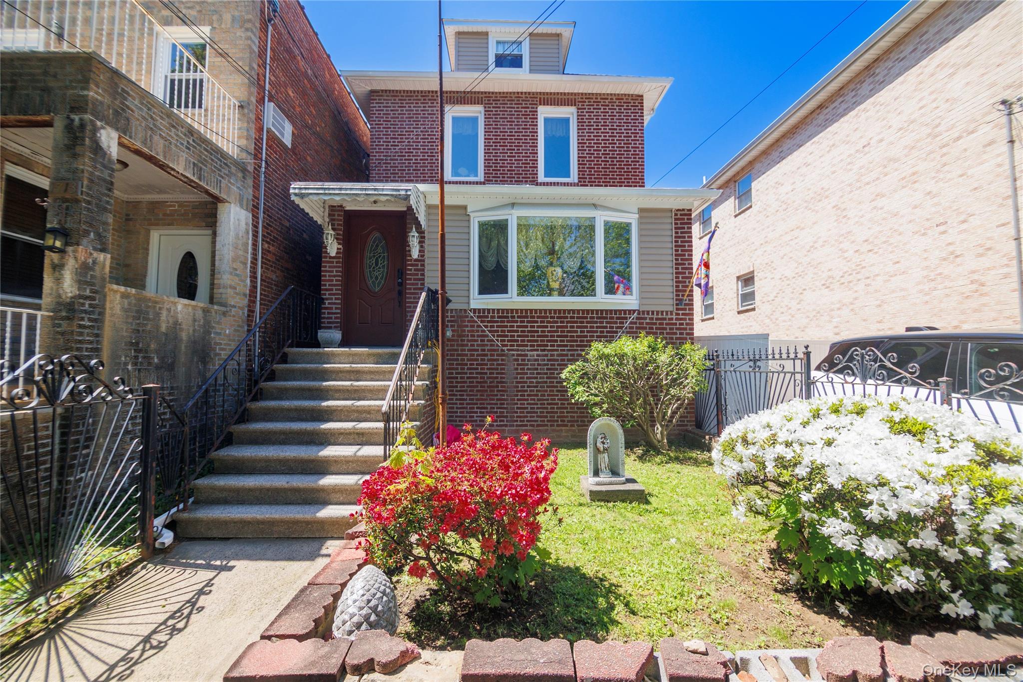 Bronx, New York, 10461, United States, 5 Bedrooms Bedrooms, ,3 BathroomsBathrooms,Residential,For Sale,2049005