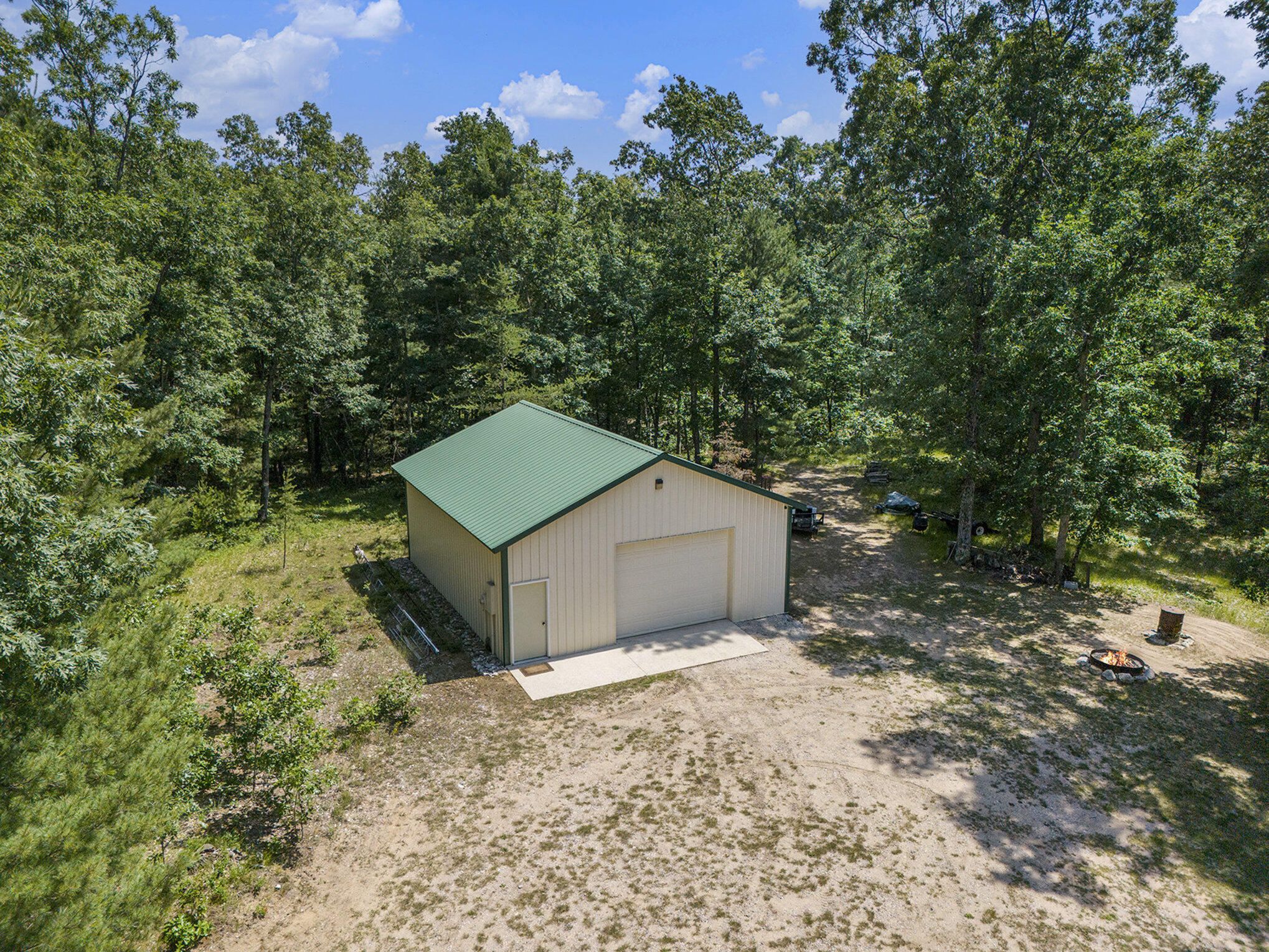 Manistee, Michigan, 49660, United States, 2 Bedrooms Bedrooms, ,2 BathroomsBathrooms,Residential,For Sale,1896192