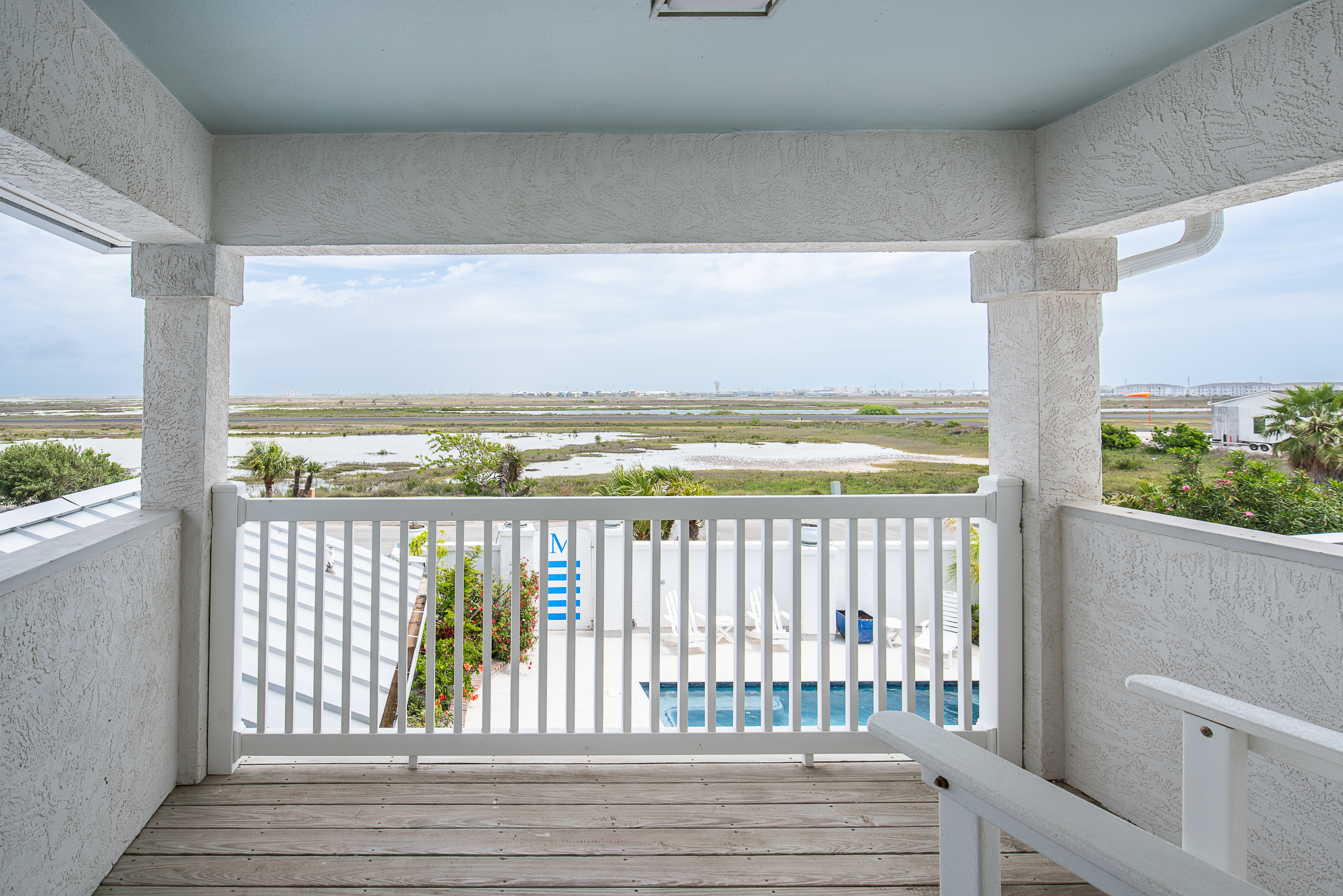  Canal-Front Estate in Island Moorings - 物件實景