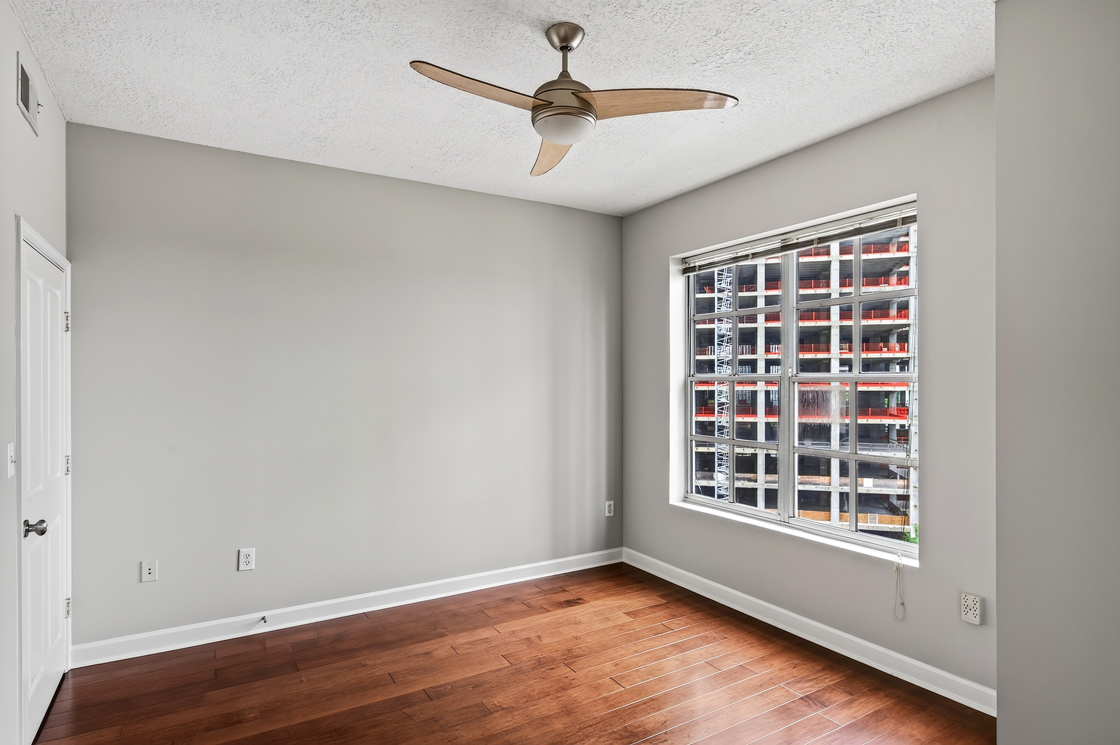  Beautifully Renovated Condo in Unbeatable Midtown Location - 物件實景
