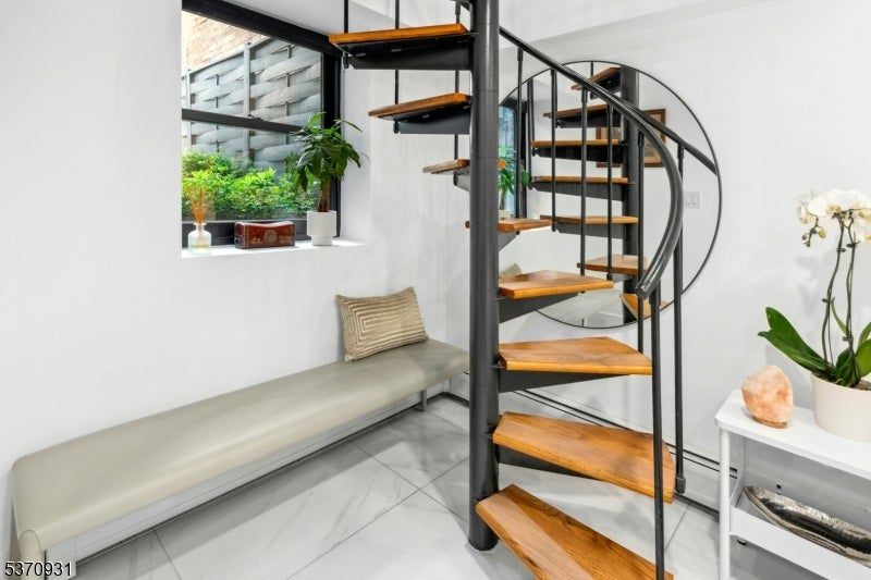 Jersey City, New Jersey, 07302, United States, 1 Bedroom Bedrooms, ,2 BathroomsBathrooms,Residential,For Sale,1942665