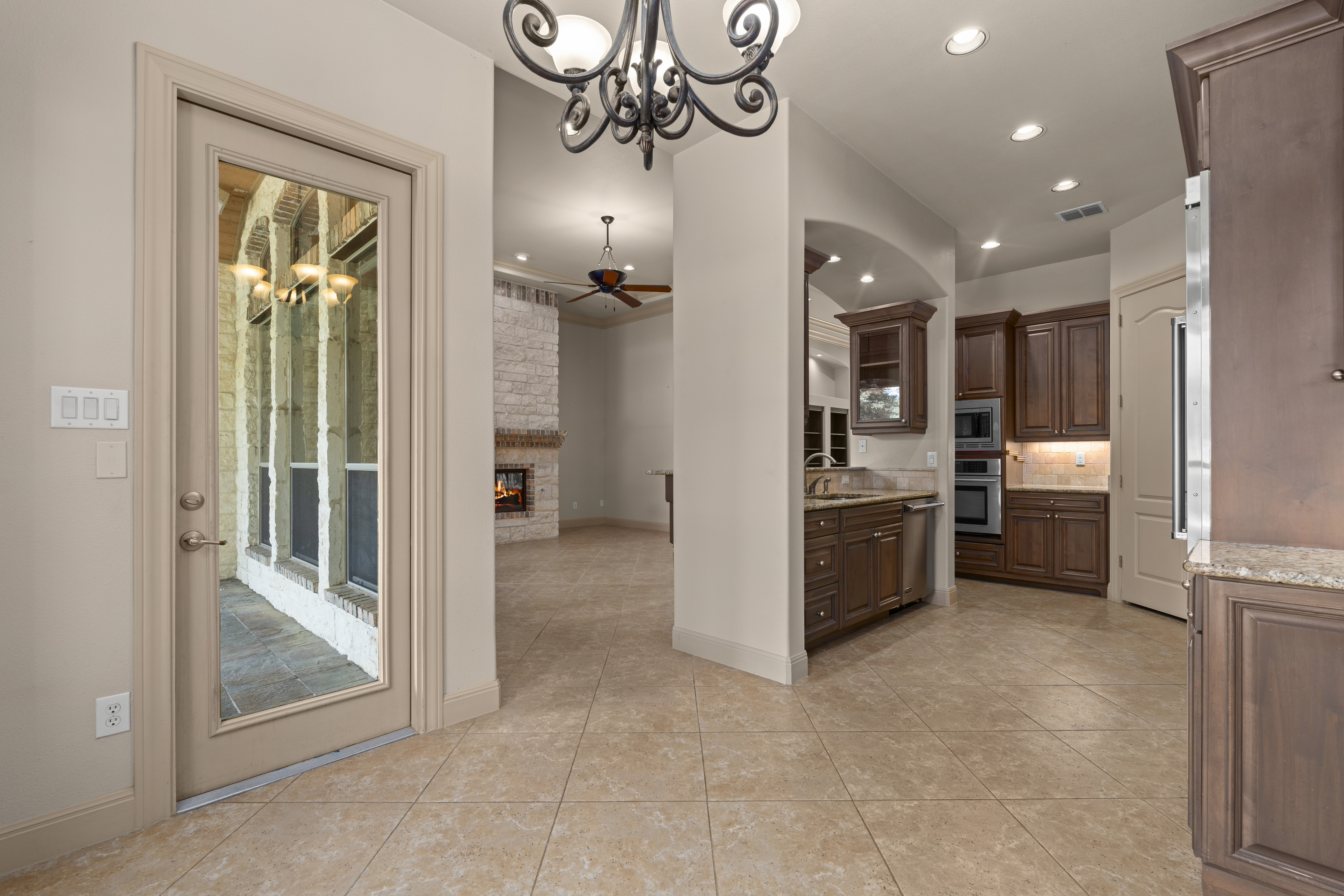  Stunning Single-Story Retreat on Greenbelt - 物件實景