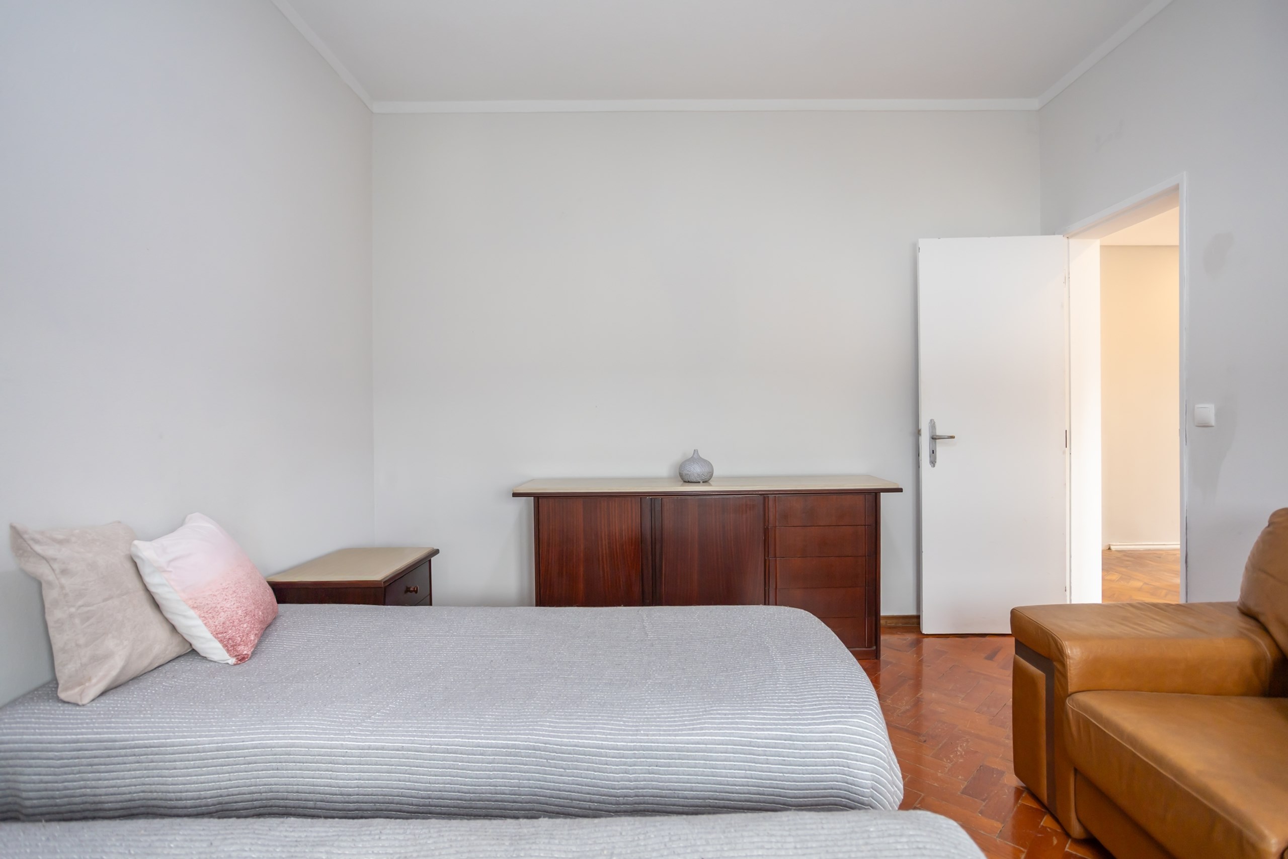 Loures, Lisbon, 2670-560, PT, 5 Bedrooms Bedrooms, ,3 BathroomsBathrooms,Residential,For Sale,1989673