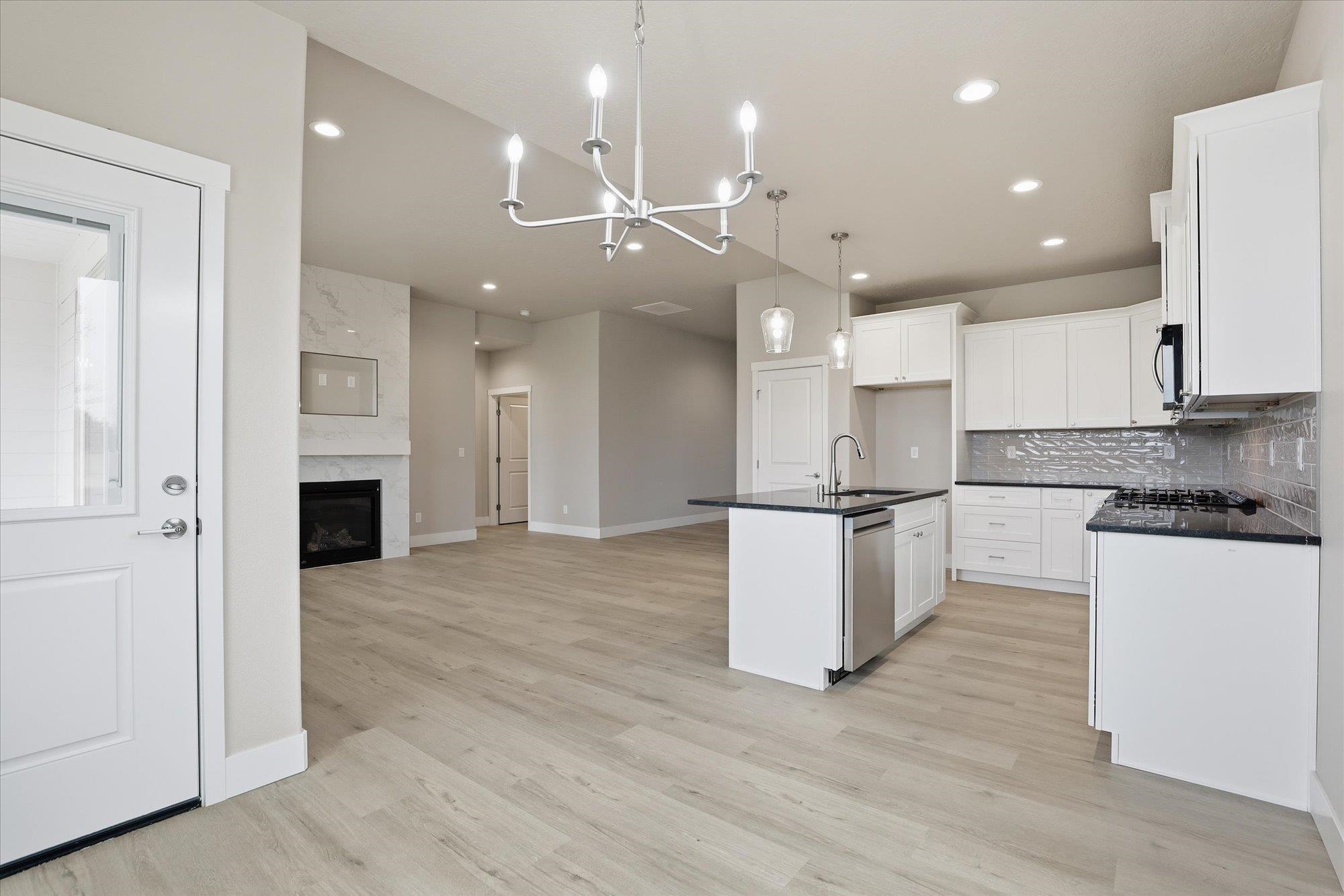 Deer Park, Washington, 99006, United States, 3 Bedrooms Bedrooms, ,2 BathroomsBathrooms,Residential,For Sale,1986419