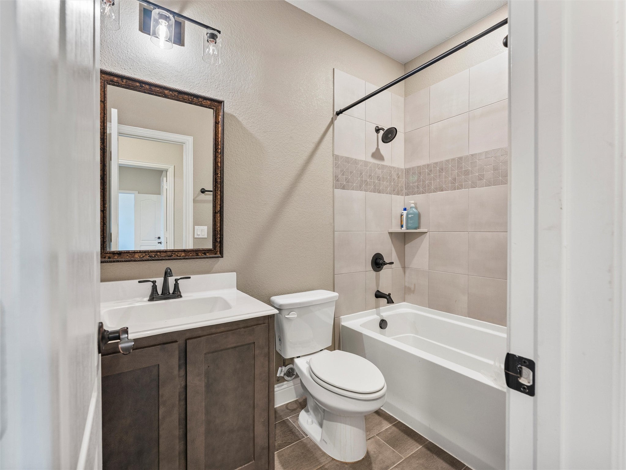 Waxahachie, Texas, 75165, United States, 5 Bedrooms Bedrooms, ,4 BathroomsBathrooms,Residential,For Sale,1989911