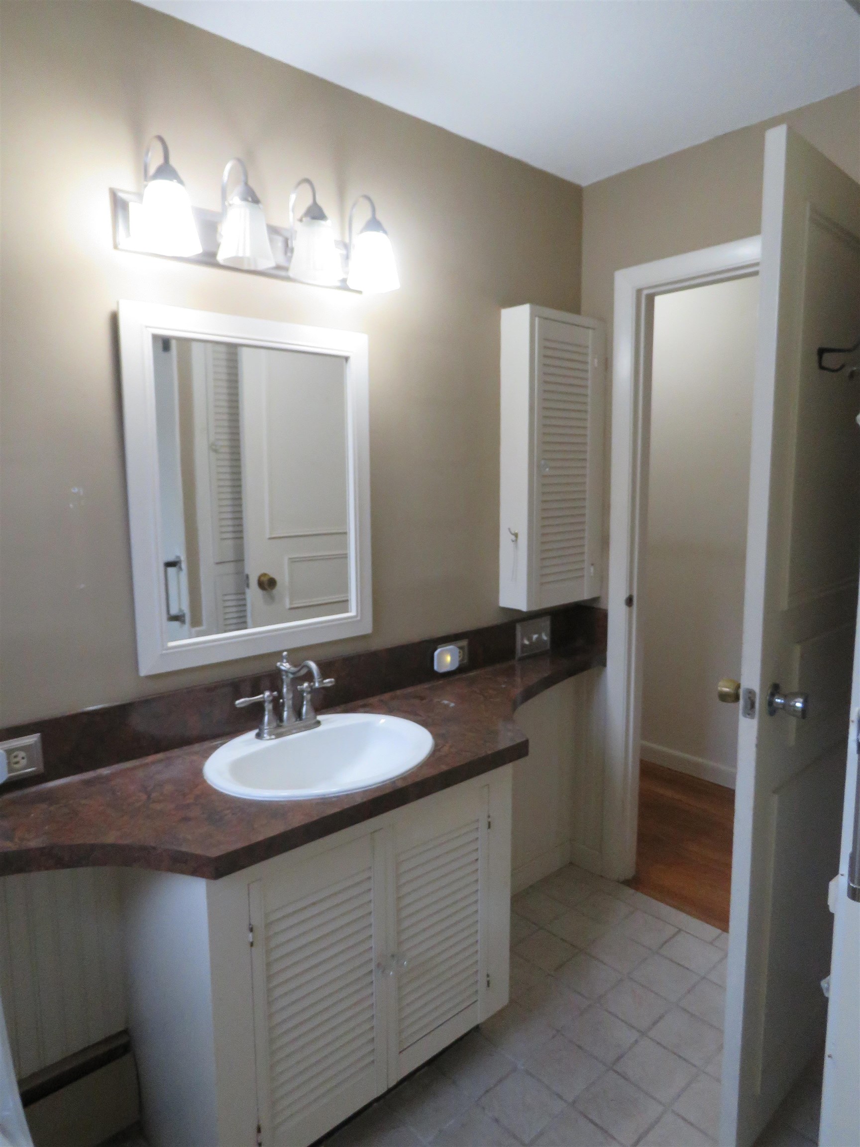 Derry, New Hampshire, 03038, United States, 3 Bedrooms Bedrooms, ,2 BathroomsBathrooms,Residential,For Sale,2005646