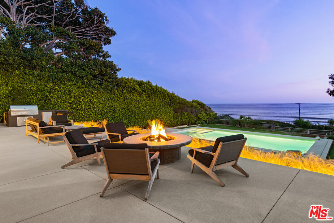 Malibu, California, 90265, United States, 4 Bedrooms Bedrooms, ,4 BathroomsBathrooms,Residential,For Sale,1970476