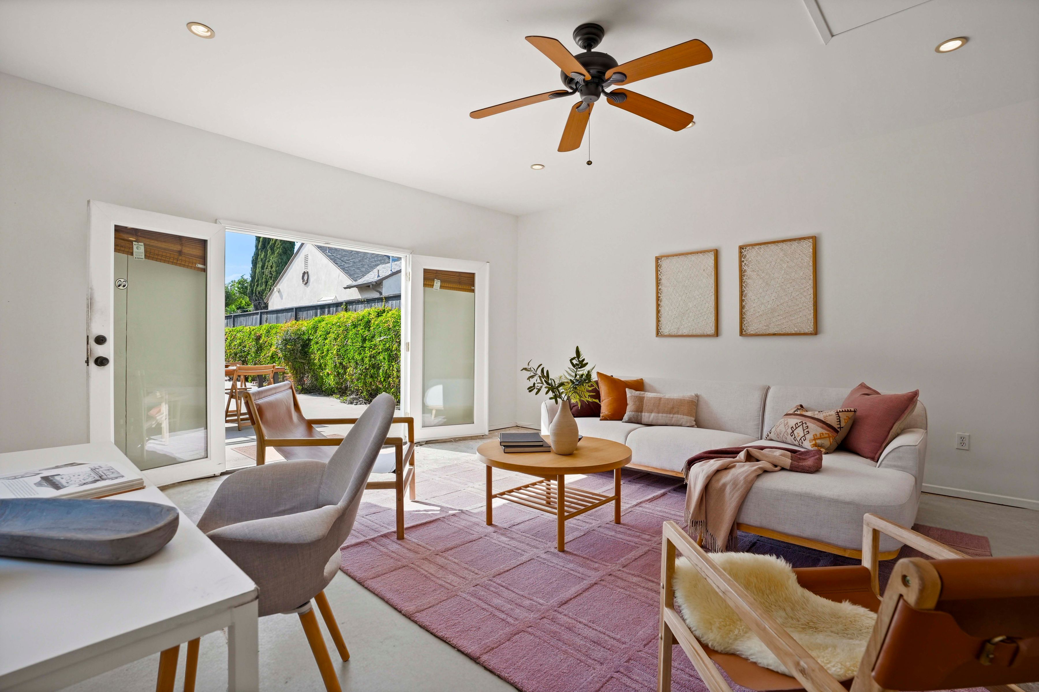  6506 Colbath Avenue - 物件實景