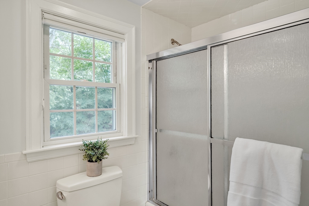 Newton, Massachusetts, 02461, United States, 3 Bedrooms Bedrooms, ,2 BathroomsBathrooms,Residential,For Sale,1940775