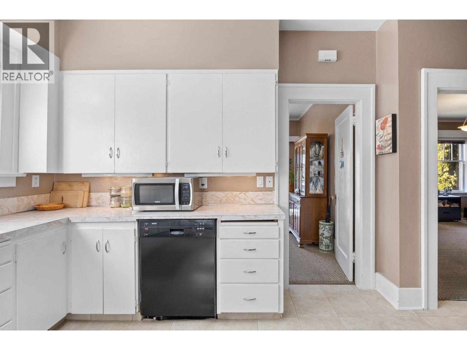 KELOWNA, British Columbia, V1Y 1A7, CA, 2 Bedrooms Bedrooms, ,1 BathroomBathrooms,Residential,For Sale,1949205
