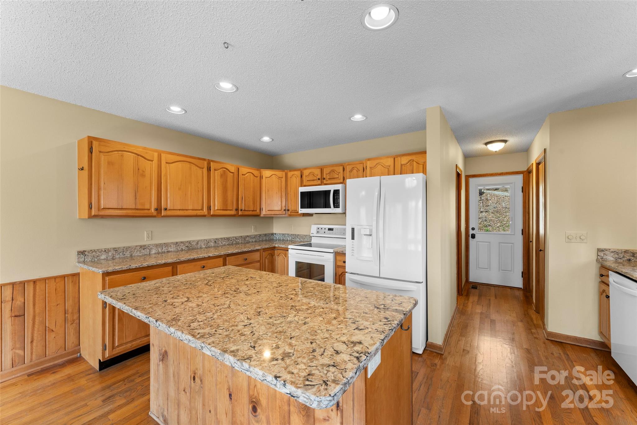 Maggie Valley, North Carolina, 28751, United States, 3 Bedrooms Bedrooms, ,3 BathroomsBathrooms,Residential,For Sale,1976067