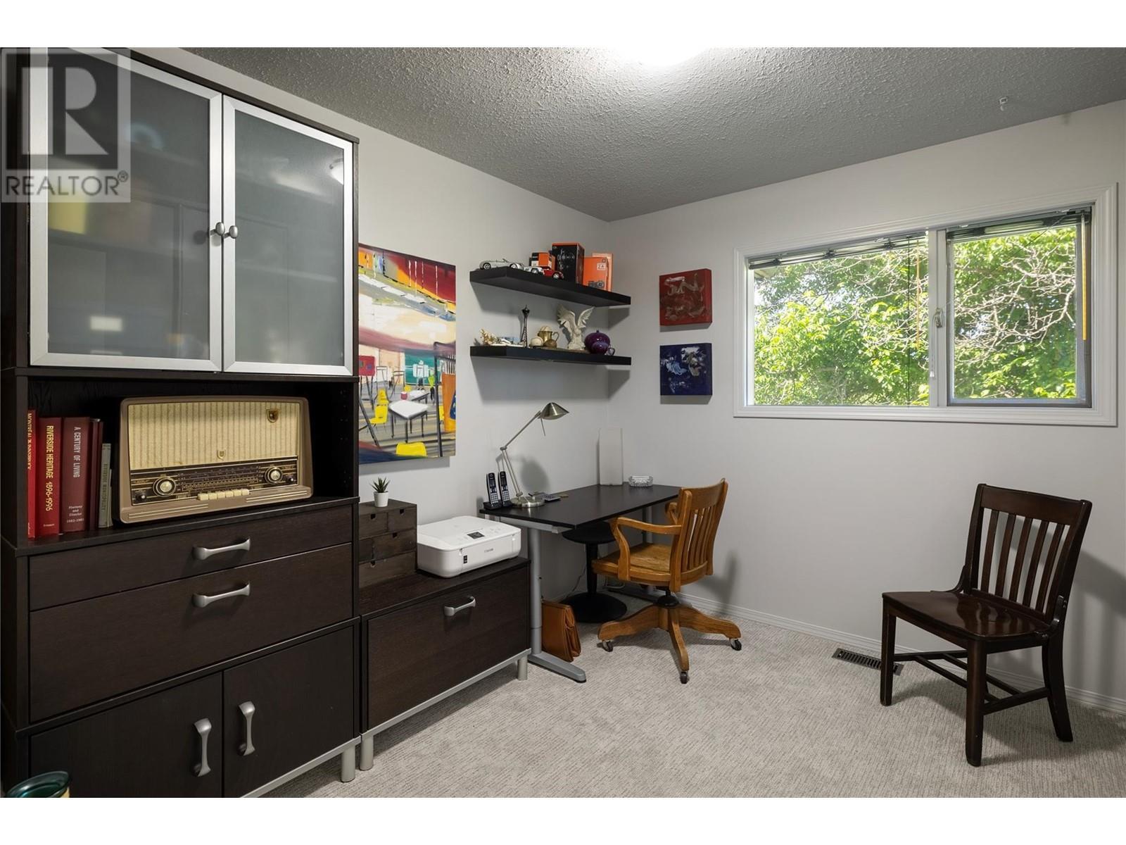 SPALLUMCHEEN, British Columbia, V4Y 0S8, CA, 5 Bedrooms Bedrooms, ,2 BathroomsBathrooms,Residential,For Sale,1950720