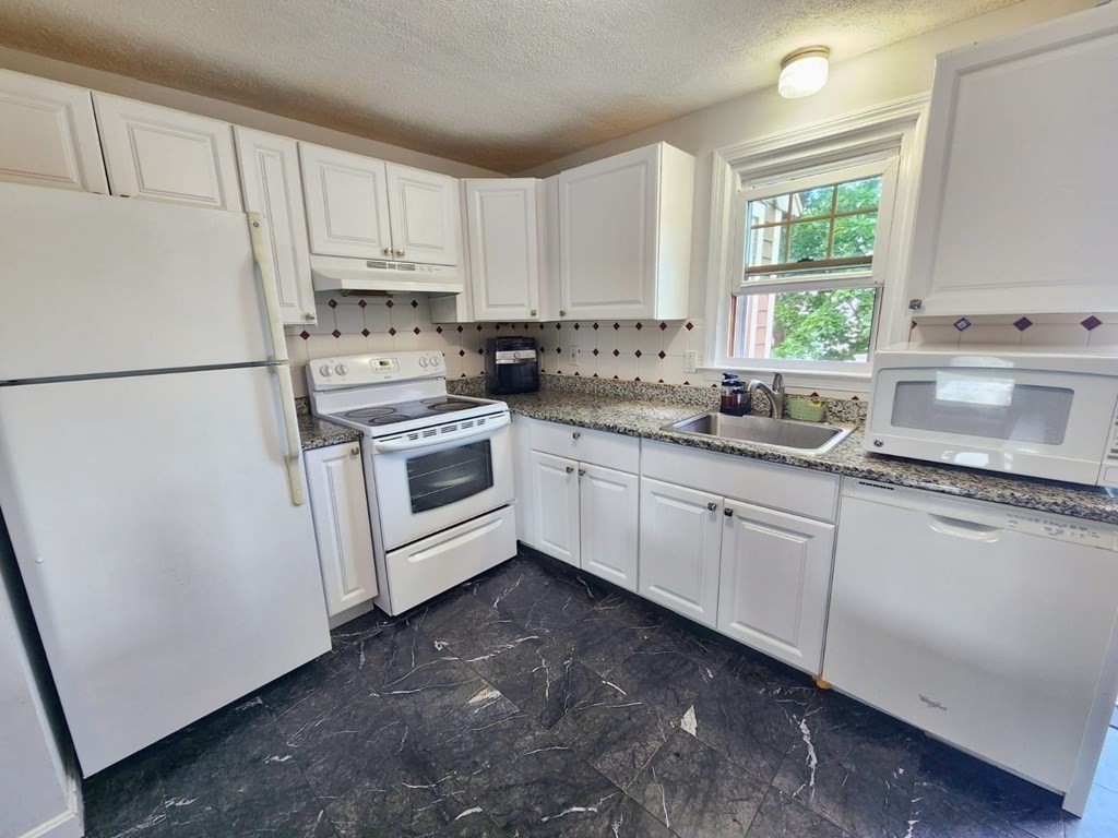 Revere, Massachusetts, 02151, United States, 3 Bedrooms Bedrooms, ,2 BathroomsBathrooms,Residential,For Sale,1993819