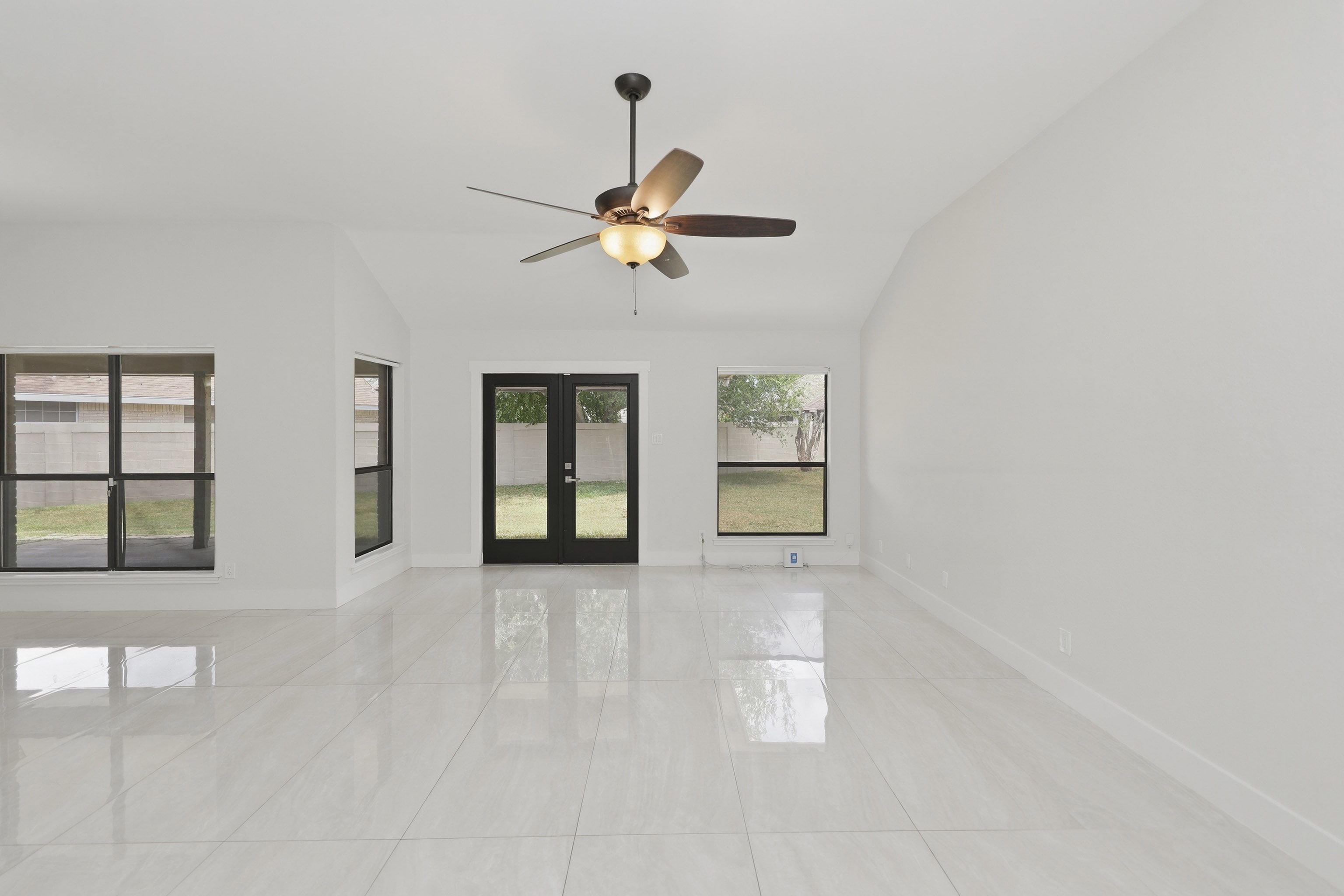  Luxury Living with Timeless Appeal - 物件實景