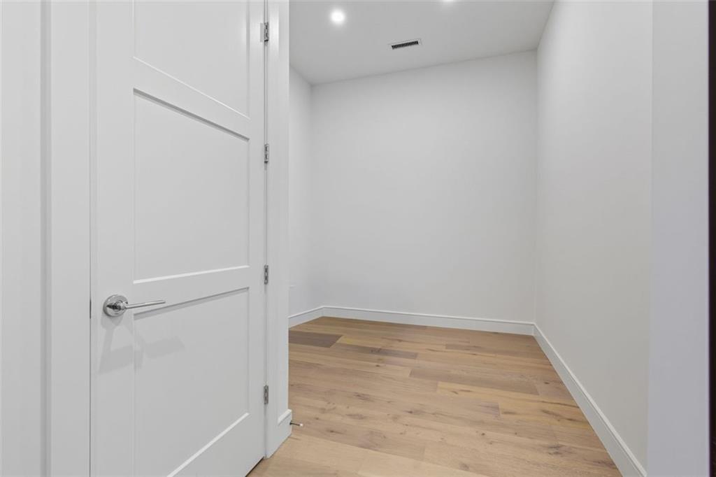 Atlanta, Georgia, 30305, United States, 2 Bedrooms Bedrooms, ,3 BathroomsBathrooms,Residential,For Sale,1979191