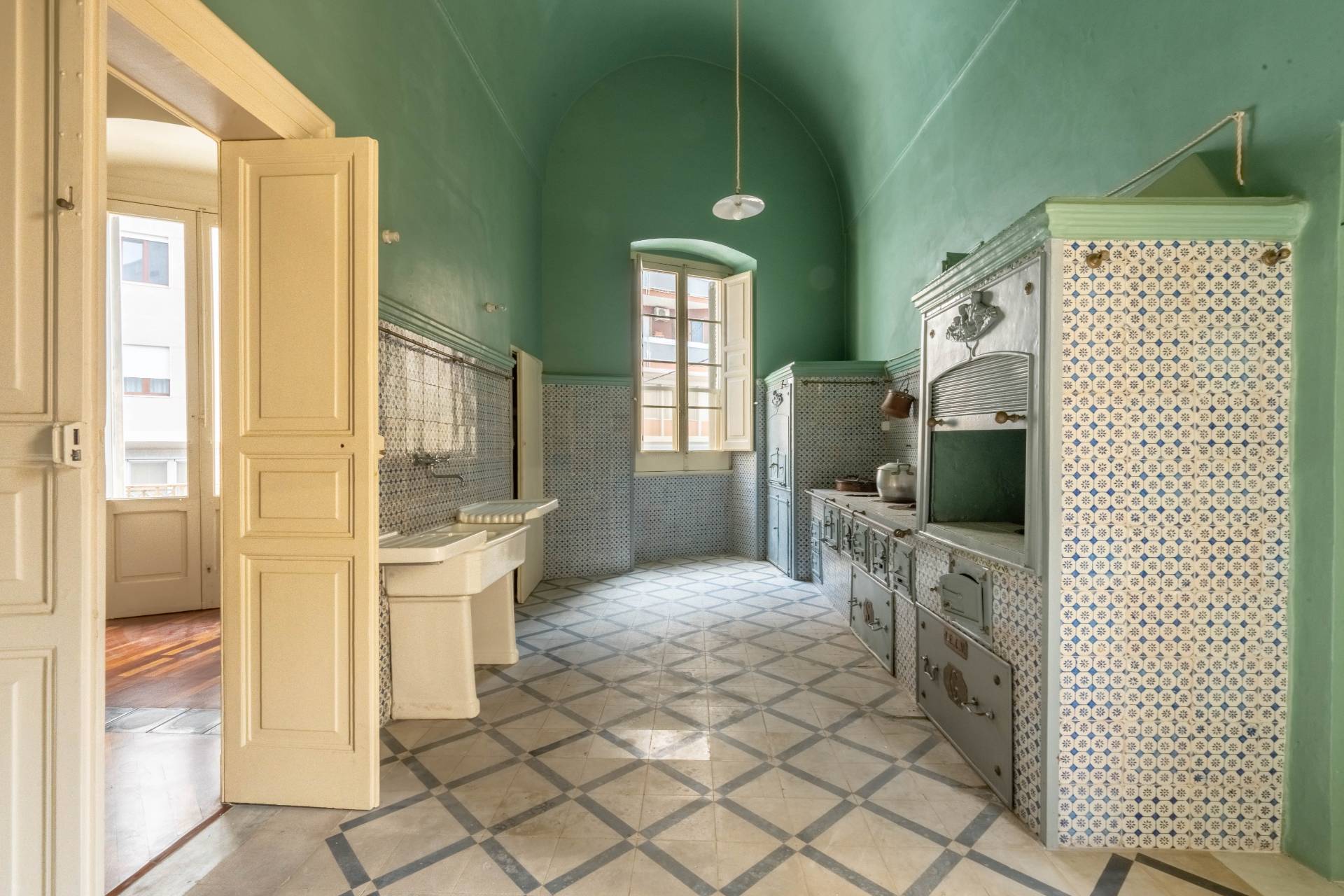 Piazza Anime / Corso Roma, Brindisi, Brindisi, 72100, IT, 8 Bedrooms Bedrooms, ,2 BathroomsBathrooms,Residential,For Sale,Piazza Anime / Corso Roma,1629554