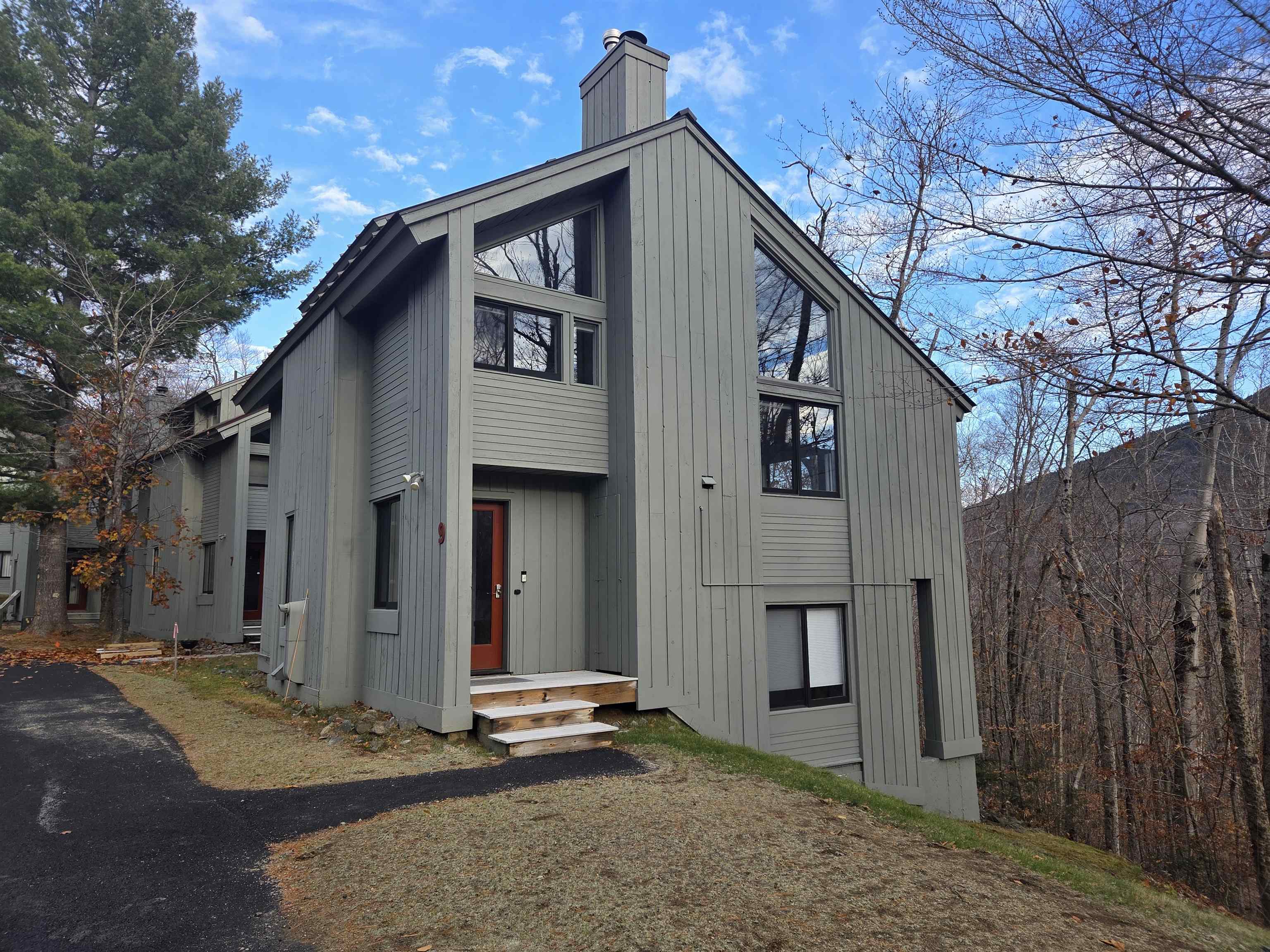 Lincoln, New Hampshire, 03251, United States, 3 Bedrooms Bedrooms, ,2 BathroomsBathrooms,Residential,For Sale,1987969