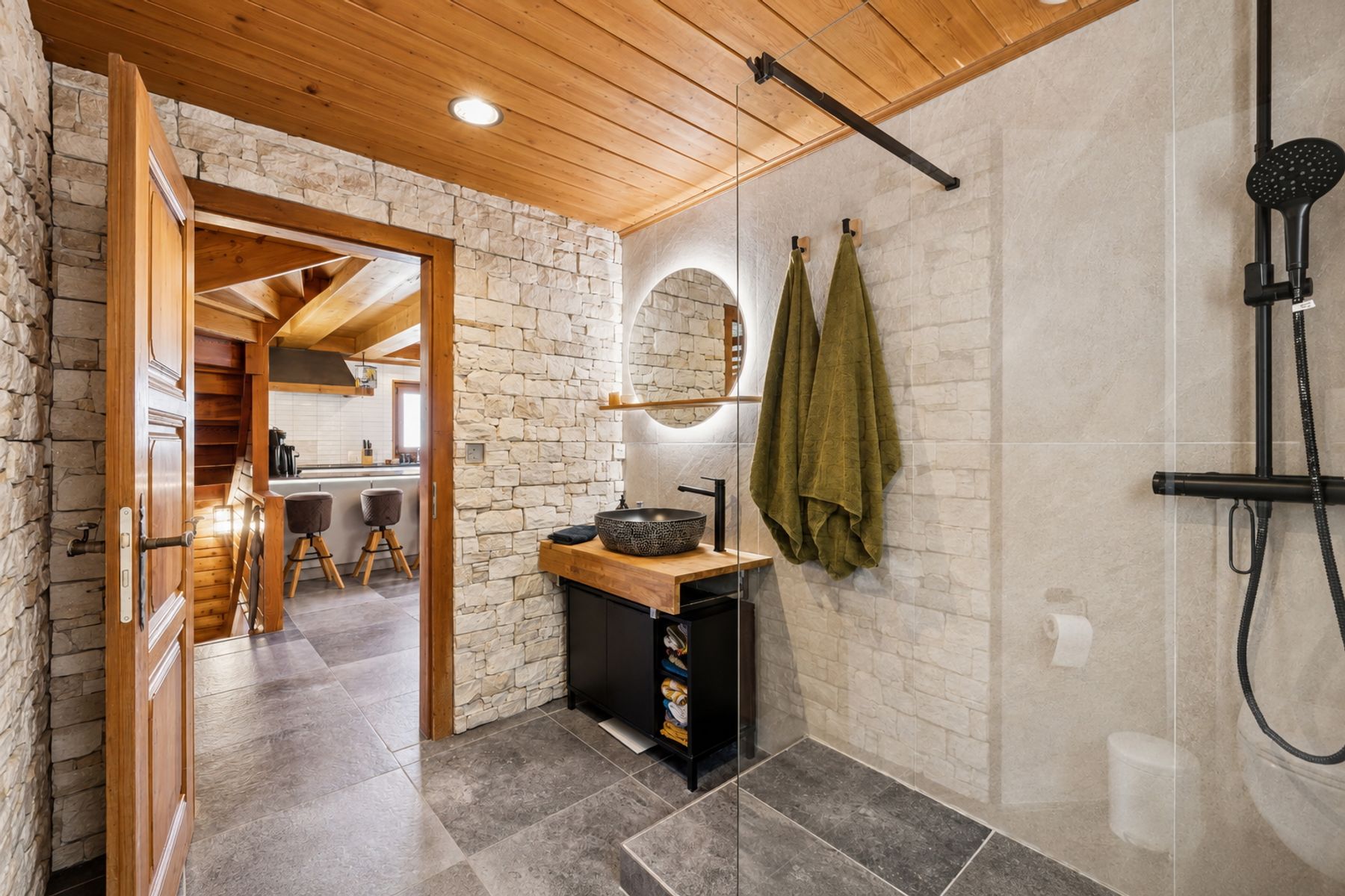  Beautifully renovated chalet with exceptional views - 物件實景