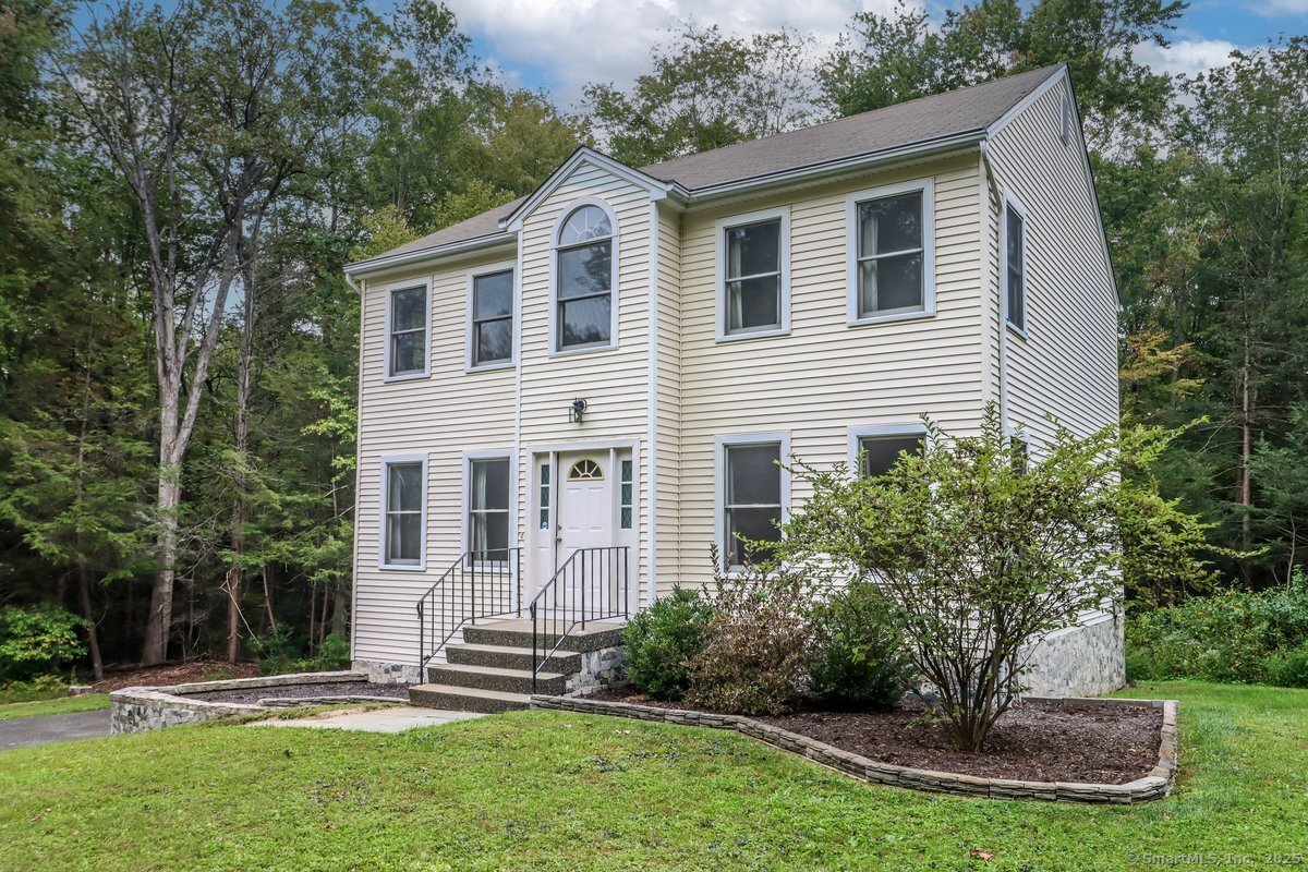 New Milford, Connecticut, 06776, United States, 3 Bedrooms Bedrooms, ,3 BathroomsBathrooms,Residential,For Sale,1958053