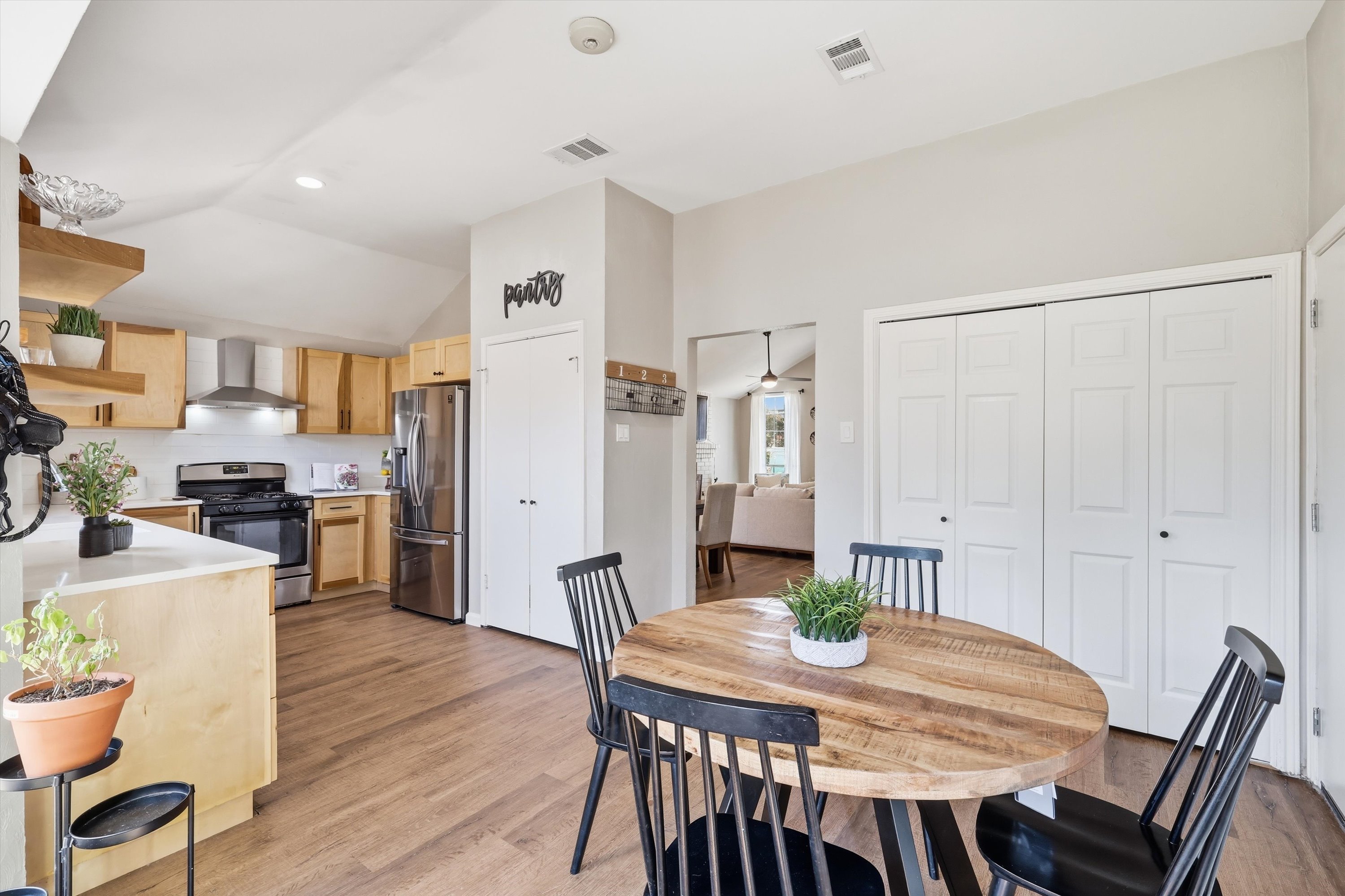  Beautifully Updated in Rowlett with a 2.75% Assumable FHA Loan - 物件實景