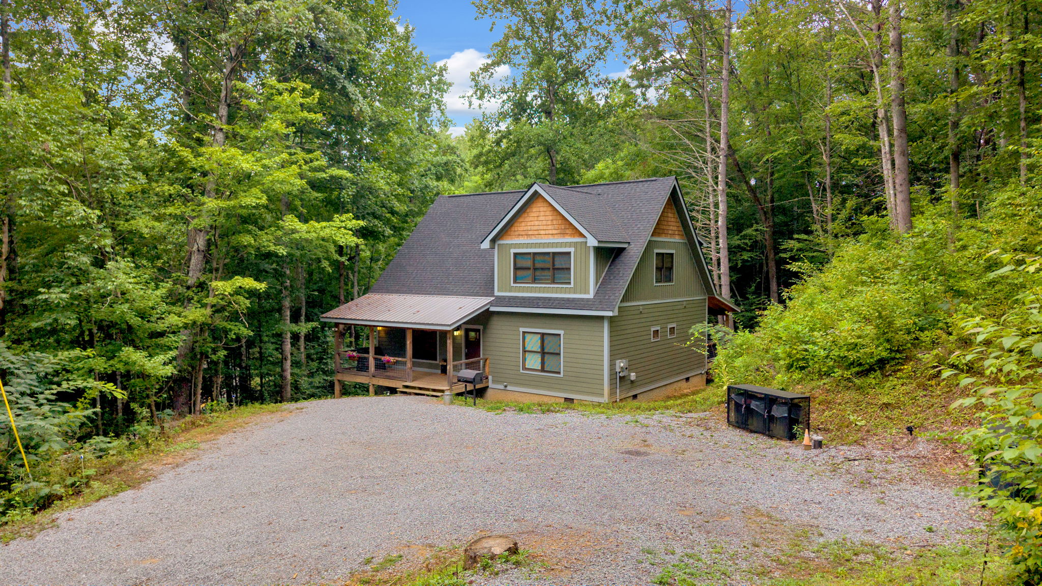 Sevierville, Tennessee, 37862, United States, 4 Bedrooms Bedrooms, ,6 BathroomsBathrooms,Residential,For Sale,1982838