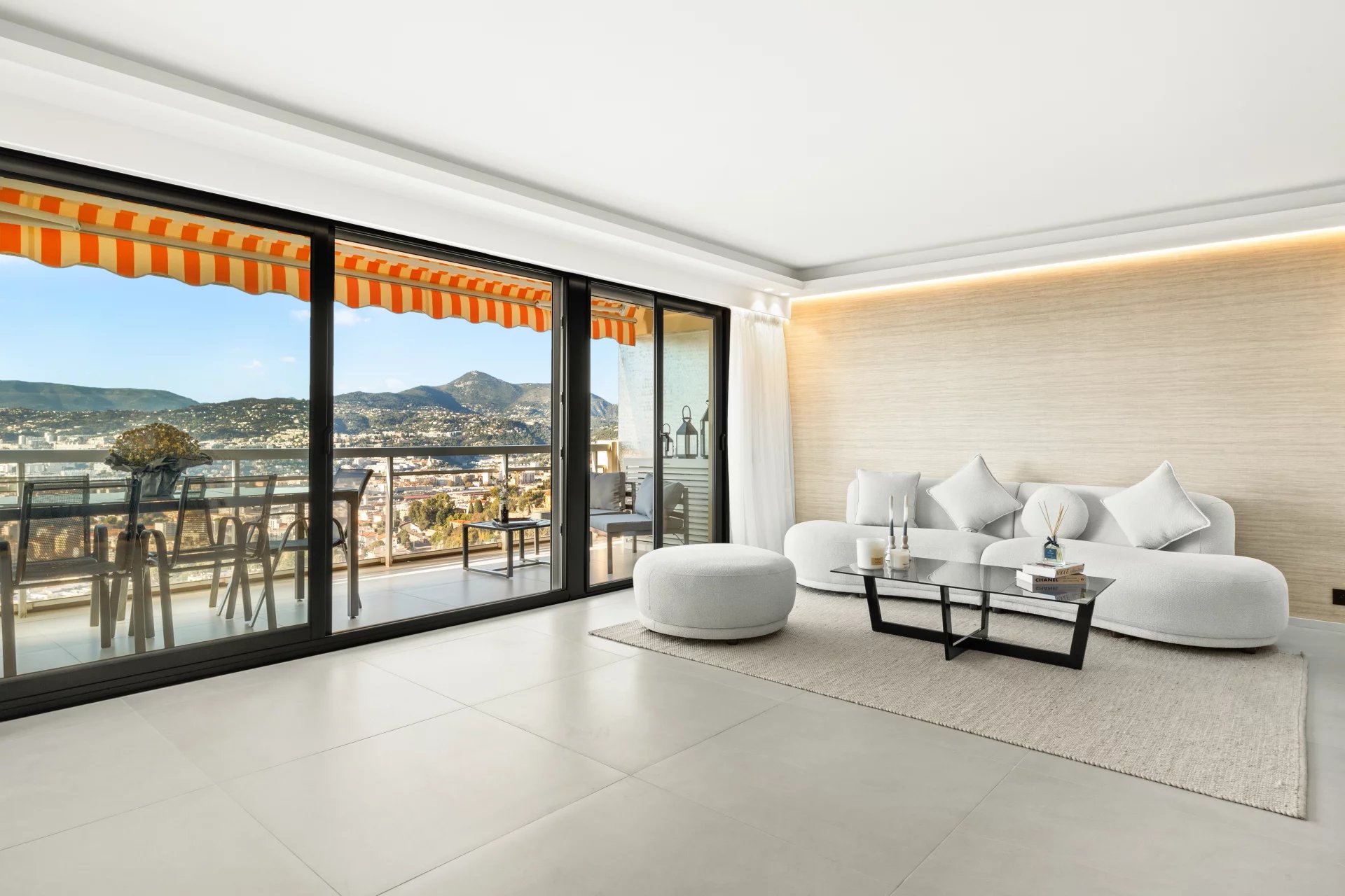 Nice, Provence-Alpes-Côte d’Azur, 06000, FR, 2 Bedrooms Bedrooms, ,Residential,For Sale,1998123