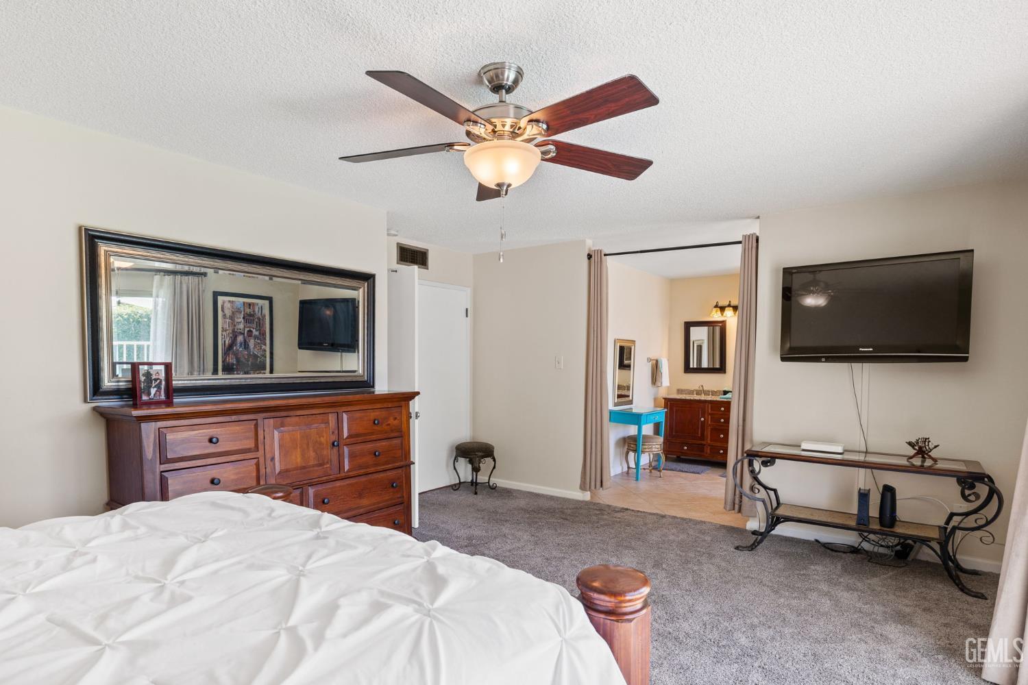Bakersfield, California, 93309, United States, 3 Bedrooms Bedrooms, ,3 BathroomsBathrooms,Residential,For Sale,1882535