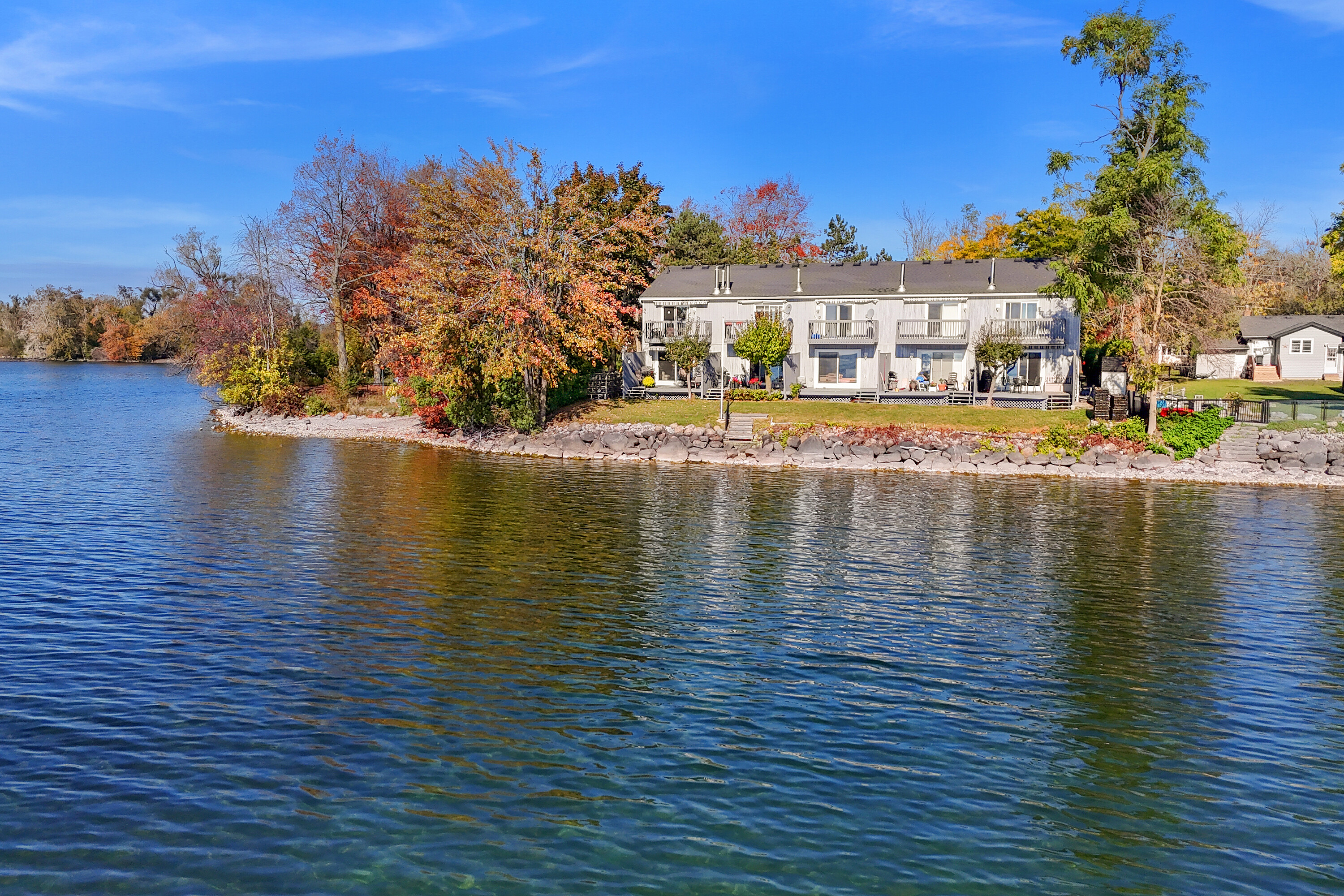  Rare Lakefront Living - 物件實景