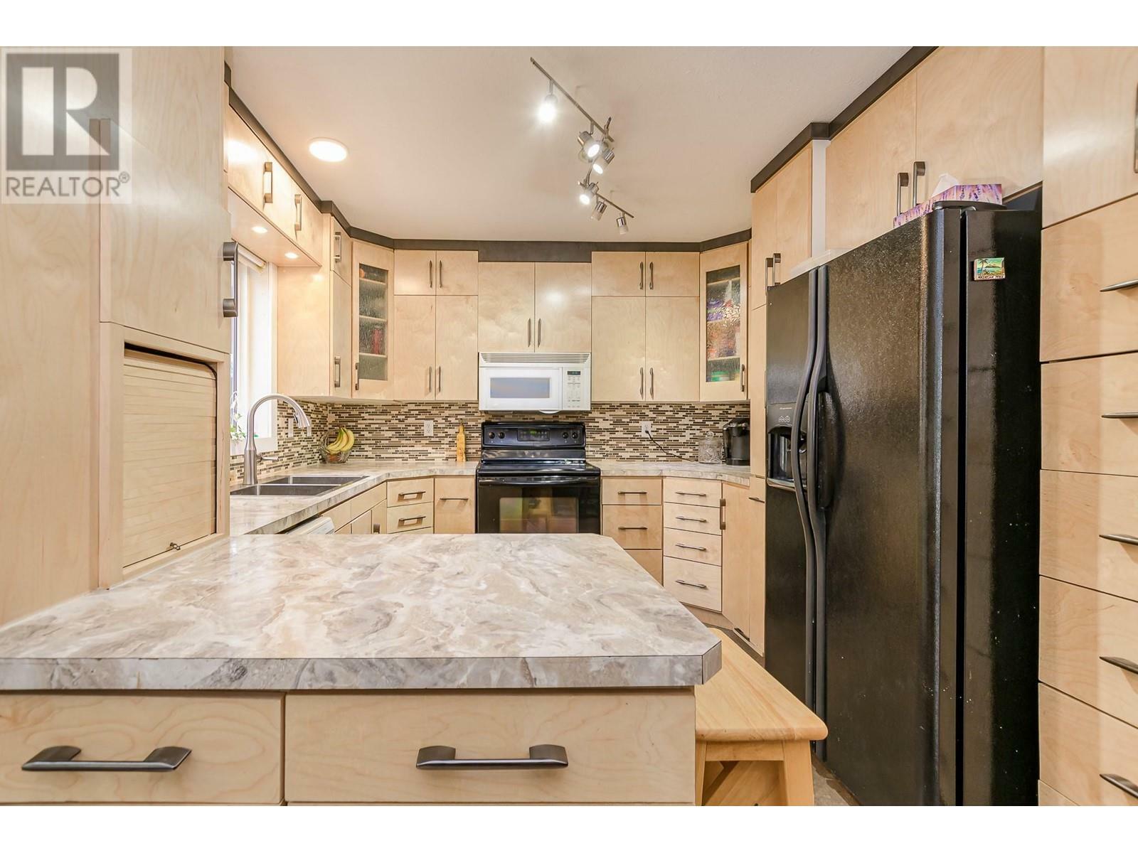 SALMON ARM, British Columbia, V1E 3C2, CA, 5 Bedrooms Bedrooms, ,3 BathroomsBathrooms,Residential,For Sale,1838319