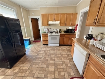 Malden, Massachusetts, 02148, United States, 7 Bedrooms Bedrooms, ,3 BathroomsBathrooms,Residential,For Sale,1919106