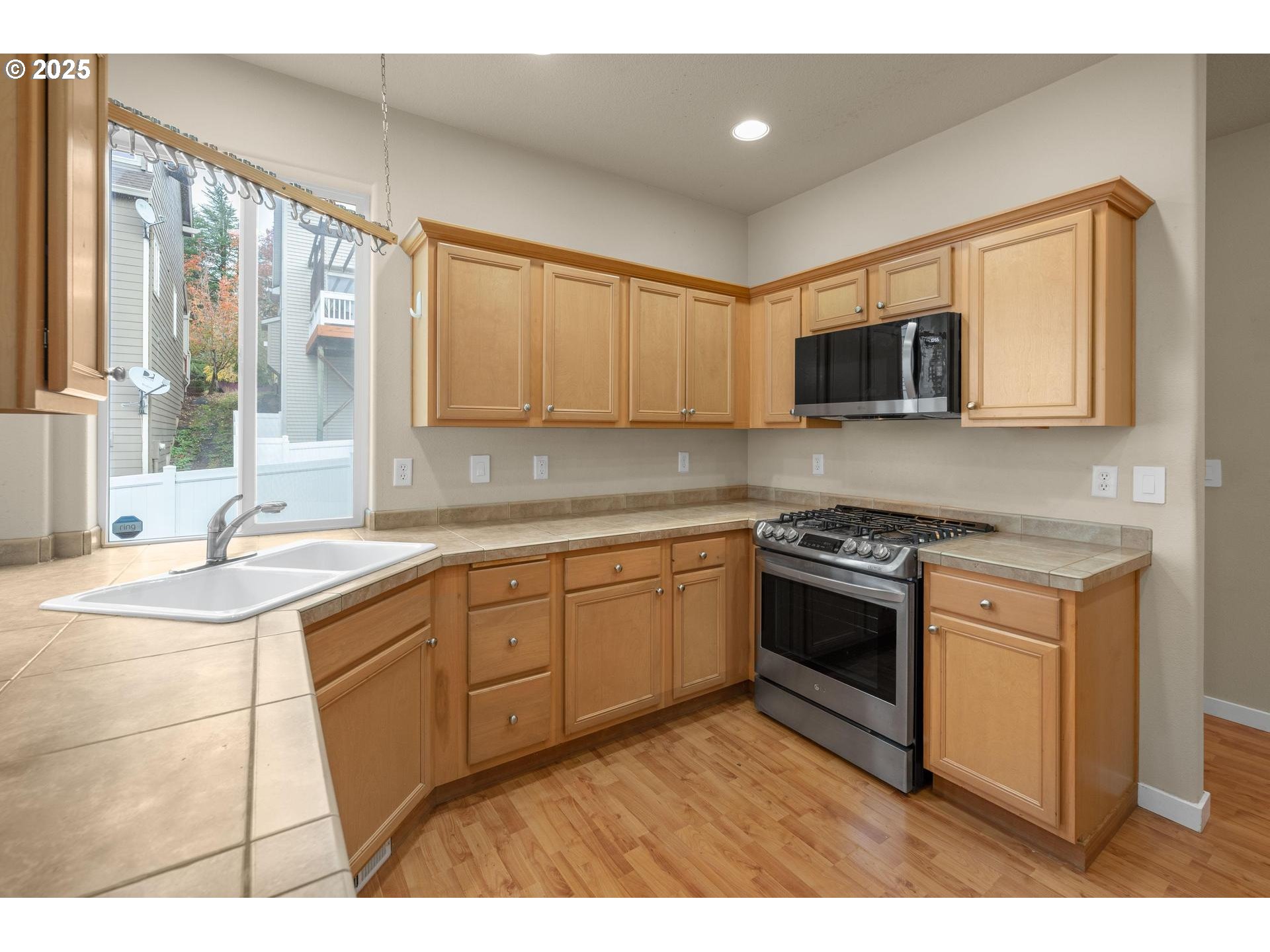 Portland, Oregon, 97225, United States, 3 Bedrooms Bedrooms, ,2 BathroomsBathrooms,Residential,For Sale,1995924