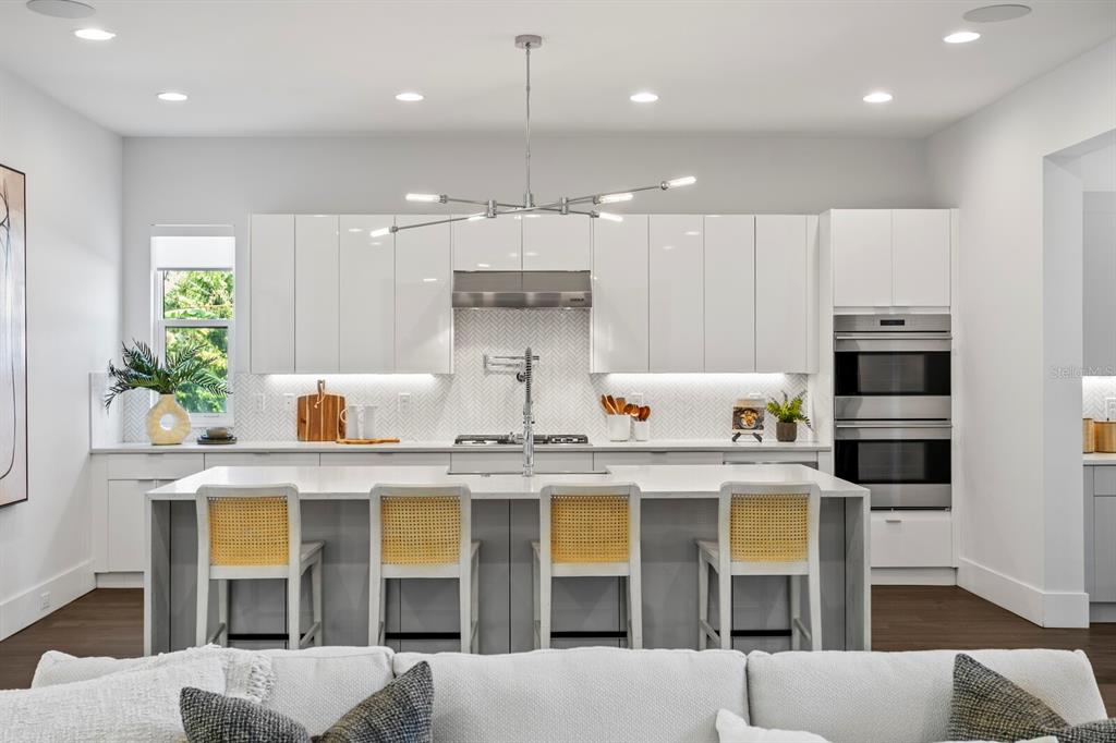 Tampa, Florida, 33606, United States, 5 Bedrooms Bedrooms, ,7 BathroomsBathrooms,Residential,For Sale,1779017