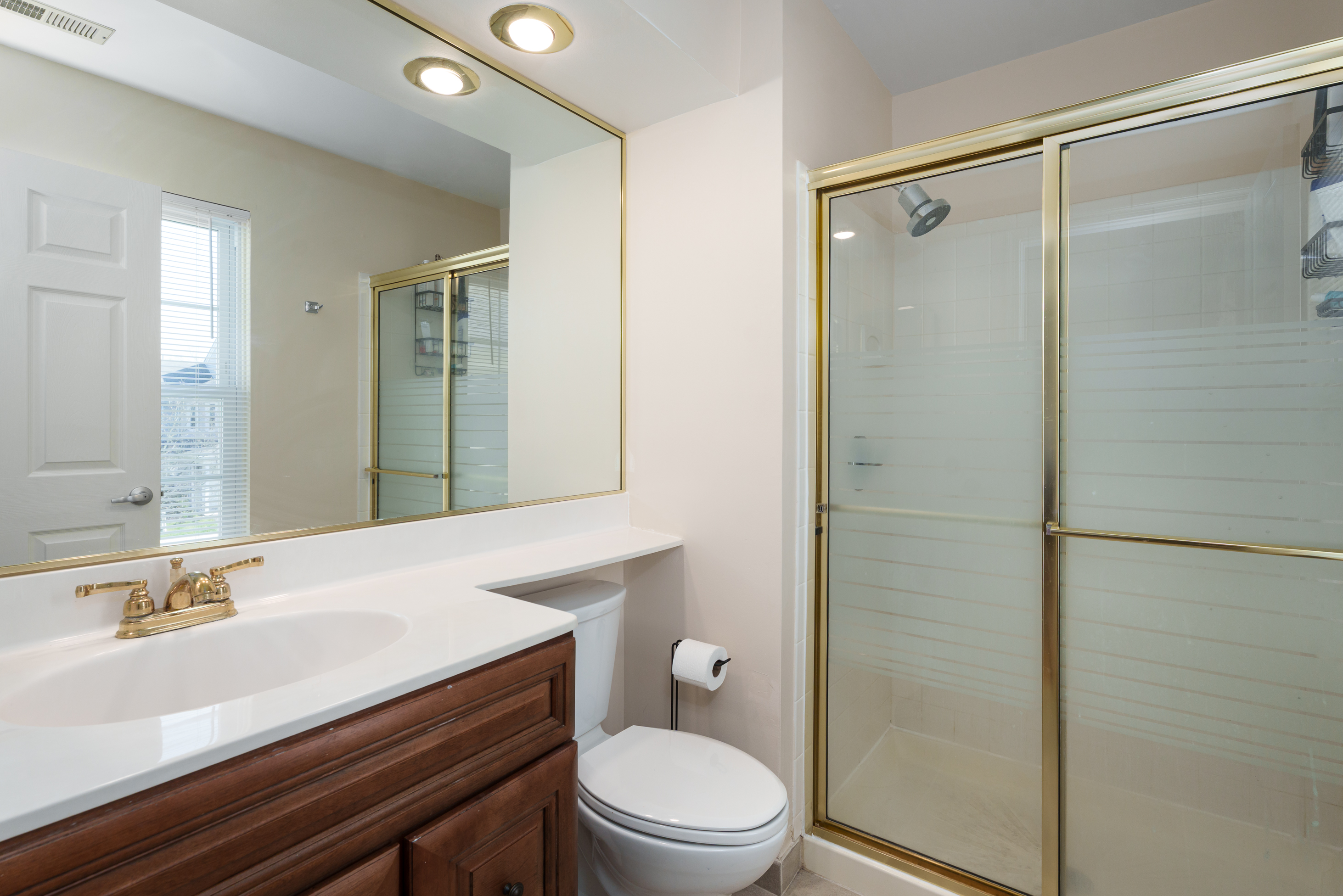  Move-In Ready Eagles Chase Condo with Private Garage and Balcony - 物件實景