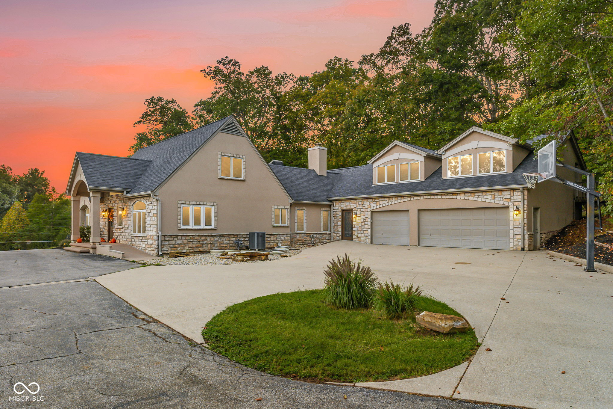 Columbus, Indiana, 47201, United States, 5 Bedrooms Bedrooms, ,6 BathroomsBathrooms,Residential,For Sale,1982008