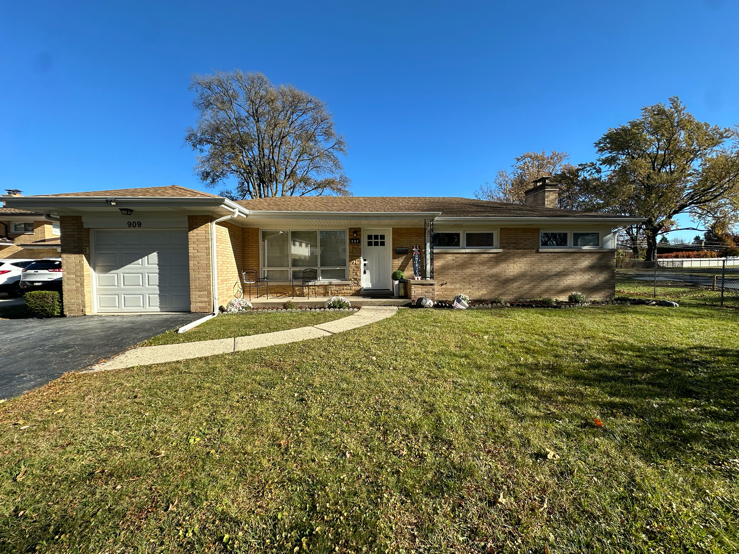 Mount Prospect, Illinois, 60056, United States, 3 Bedrooms Bedrooms, ,2 BathroomsBathrooms,Residential,For Sale,1994400