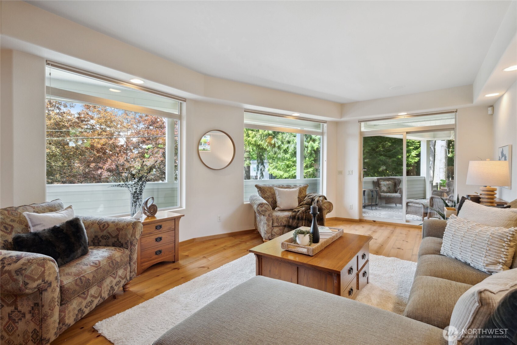 Kirkland, Washington, 98033, United States, 4 Bedrooms Bedrooms, ,2 BathroomsBathrooms,Residential,For Sale,1804621