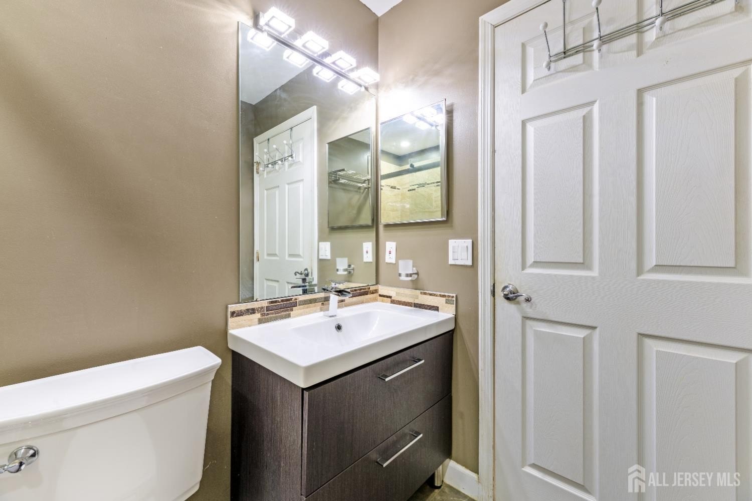 Edison, New Jersey, 08820, United States, 3 Bedrooms Bedrooms, ,3 BathroomsBathrooms,Residential,For Sale,2005666