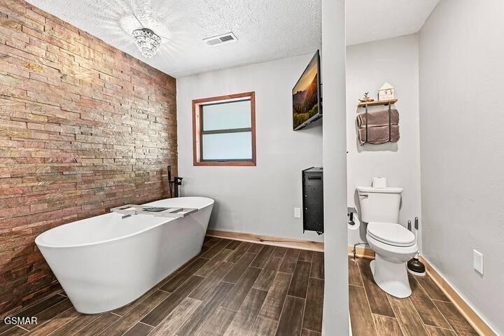 Sevierville, Tennessee, 37876, United States, 3 Bedrooms Bedrooms, ,2 BathroomsBathrooms,Residential,For Sale,1977531