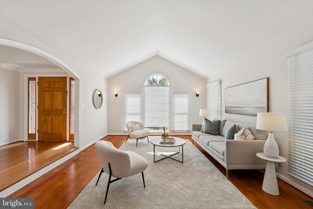 Fairfax Station, Virginia, 22039, United States, 5 Bedrooms Bedrooms, ,4 BathroomsBathrooms,Residential,For Sale,1887245