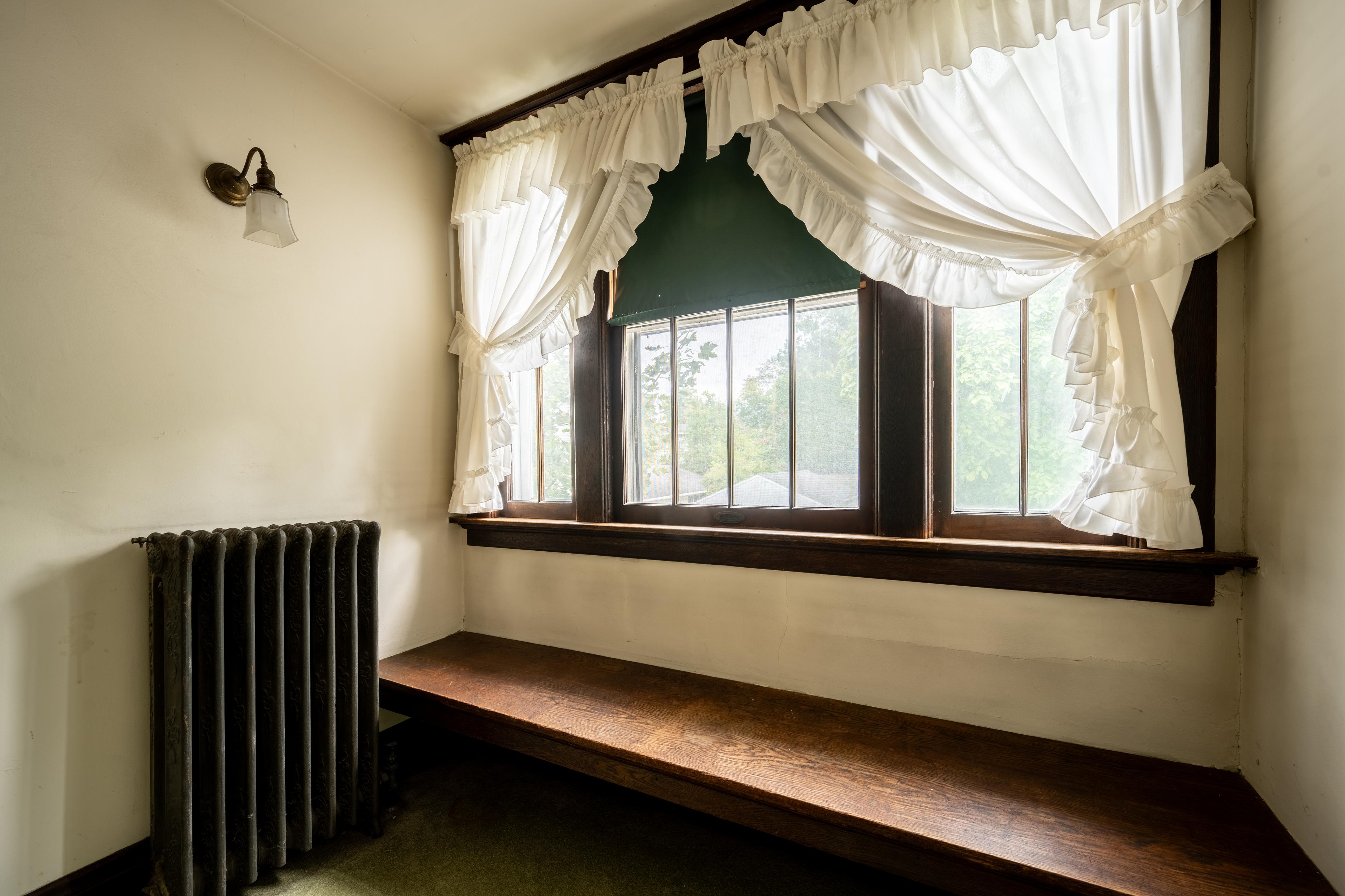  92 Champlain Avenue, Ticonderoga, NY, 12883 - 物件實景