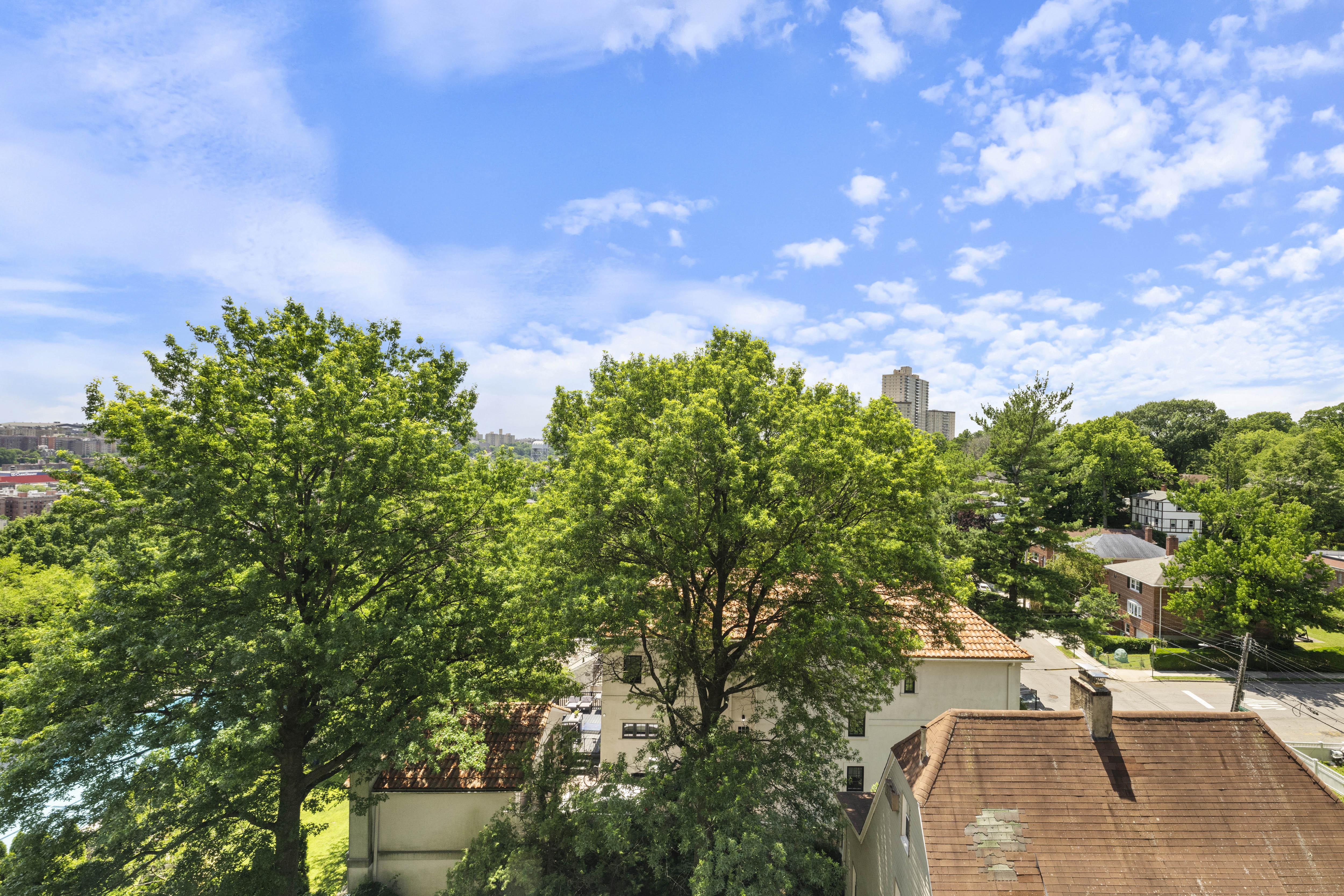  3135 Johnson Avenue - 物件實景