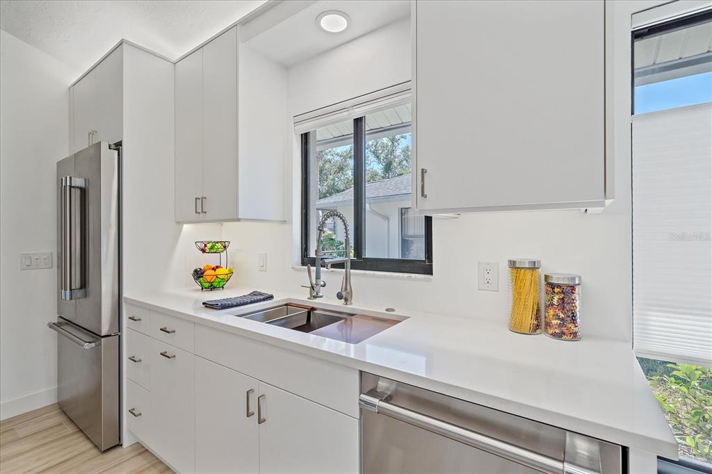 Sarasota, Florida, 34231, United States, 3 Bedrooms Bedrooms, ,2 BathroomsBathrooms,Residential,For Sale,1987968