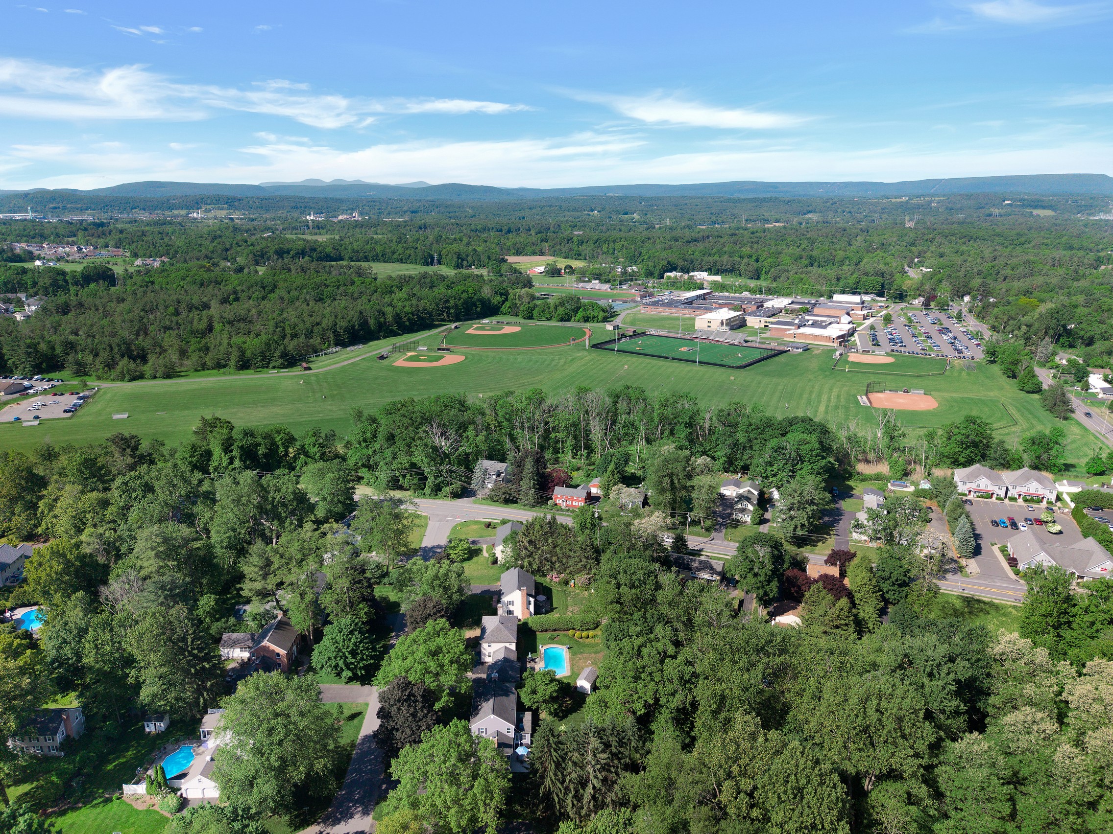  16 Longwood Drive, Bethlehem, NY, 12054 - 物件實景