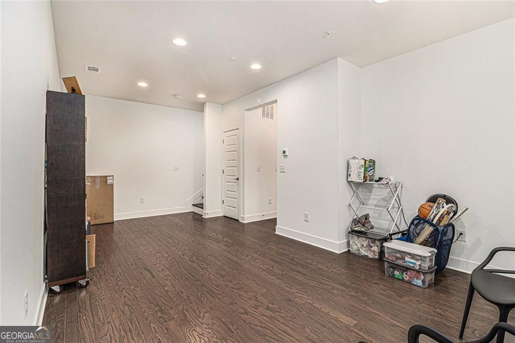 Atlanta, Georgia, 30324, United States, 4 Bedrooms Bedrooms, ,5 BathroomsBathrooms,Residential,For Sale,1909913